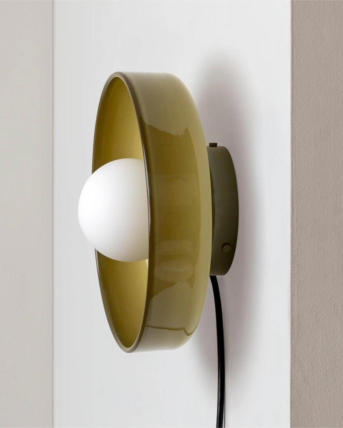 Dish Glass Wall Lamp