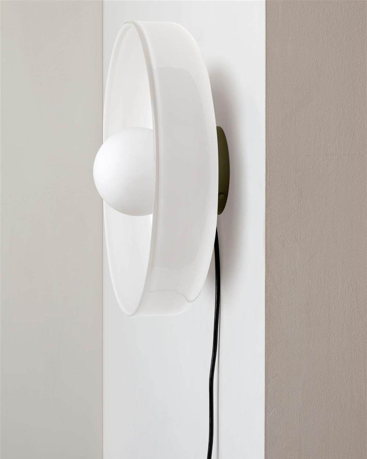 Dish Glass Wall Lamp