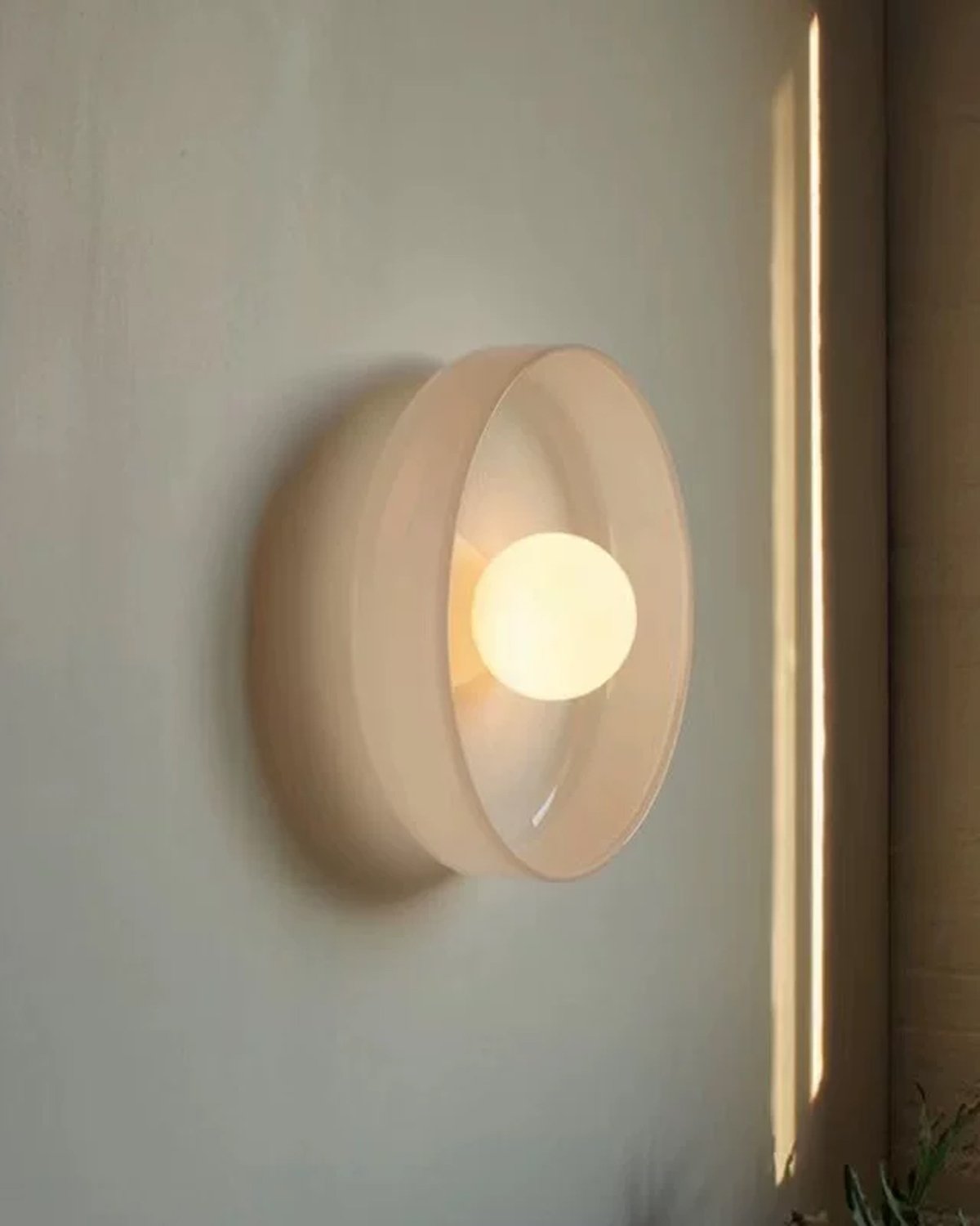 Dish Glass Wall Lamp