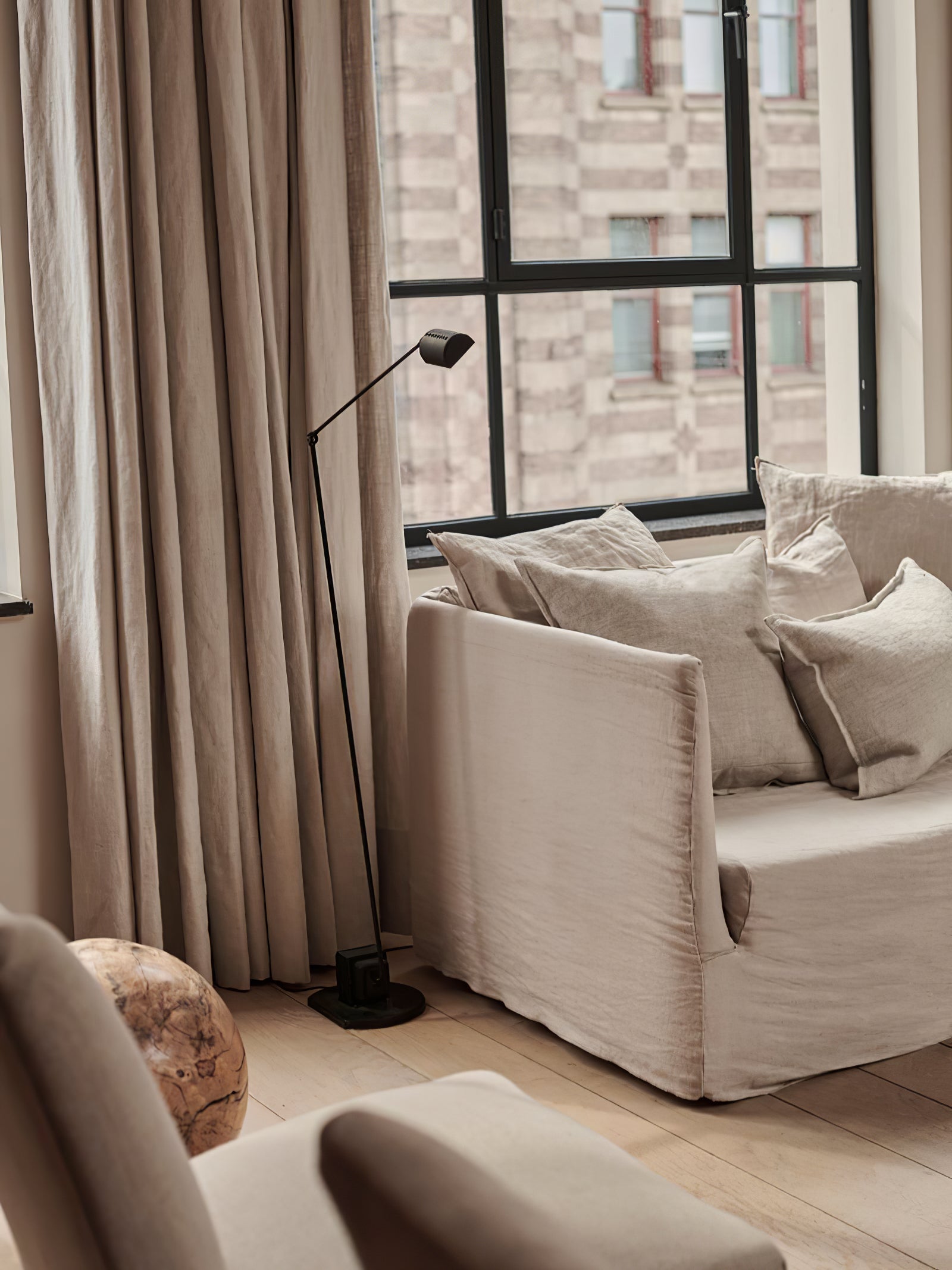 Daphines Floor Lamp-elegalight