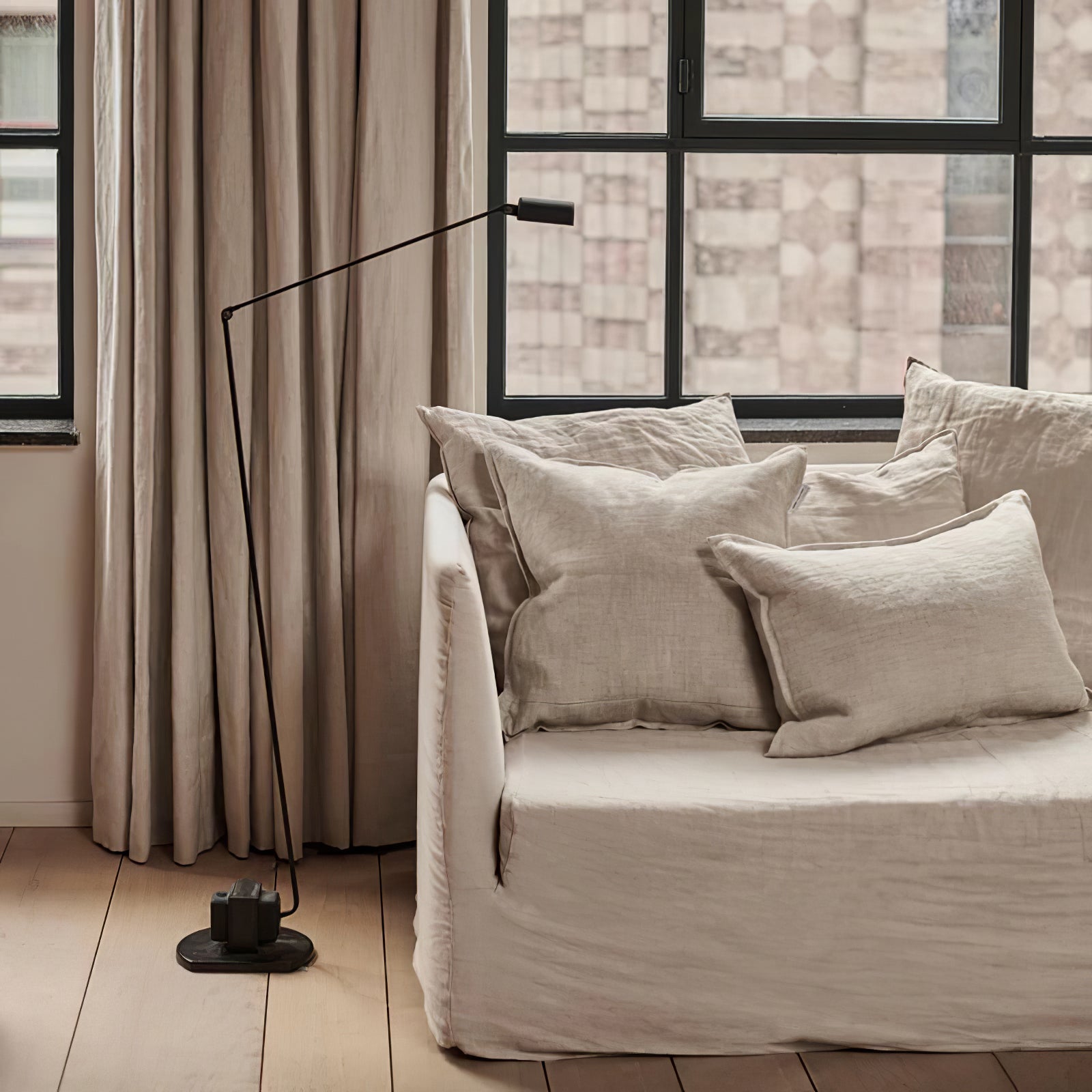 Daphines Floor Lamp-elegalight