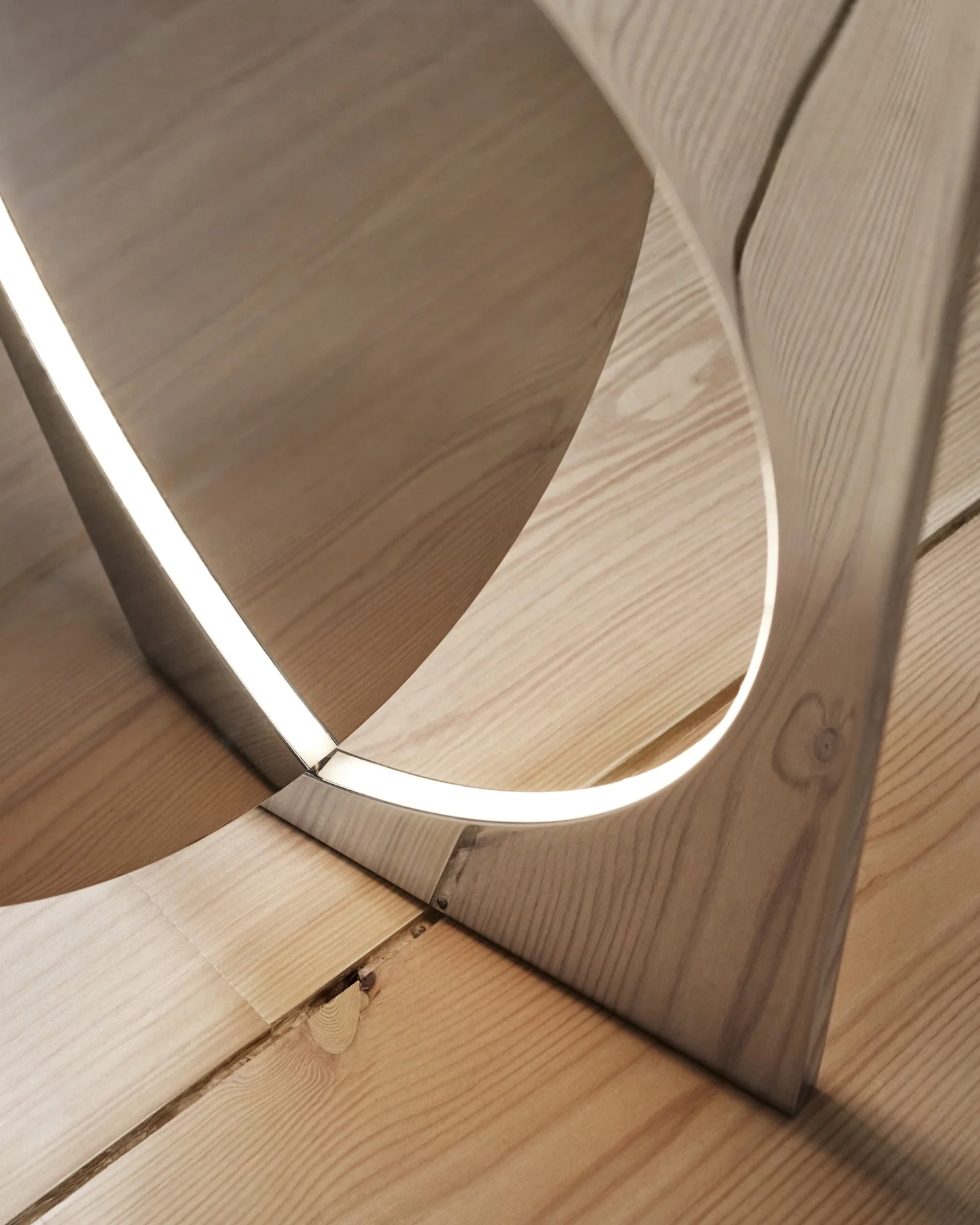 Eclipse Mirror Table Lamp