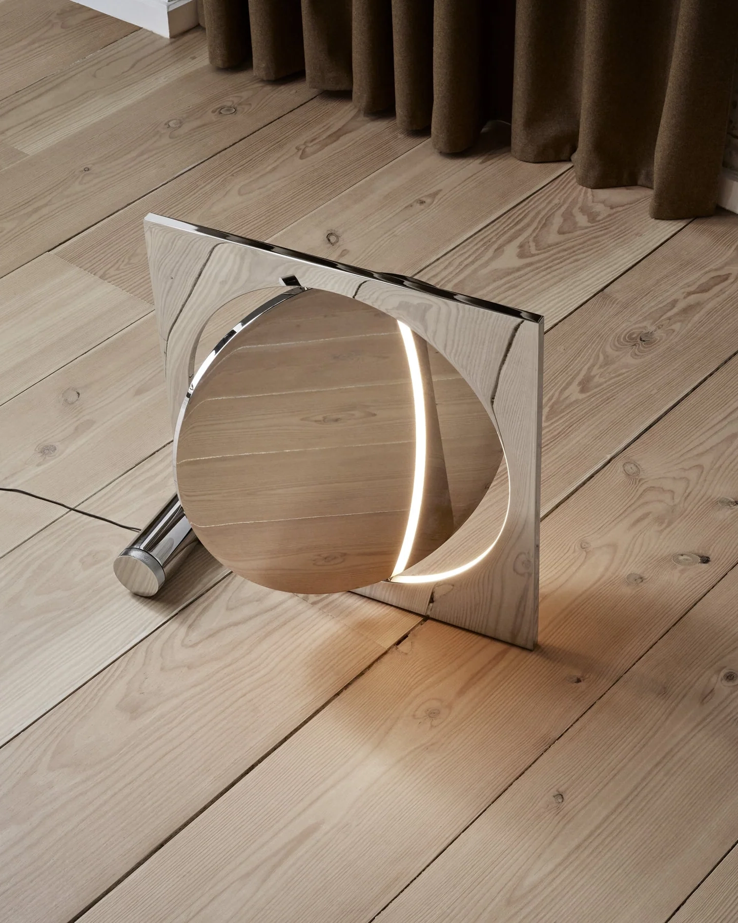 Eclipse Mirror Table Lamp