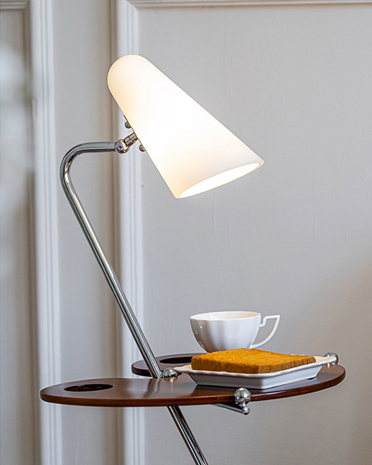 Eloi Vintage Side Table Floor Lamp - White Edition