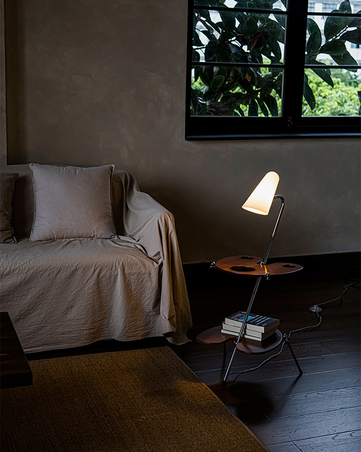 Eloi Vintage Side Table Floor Lamp - White Edition