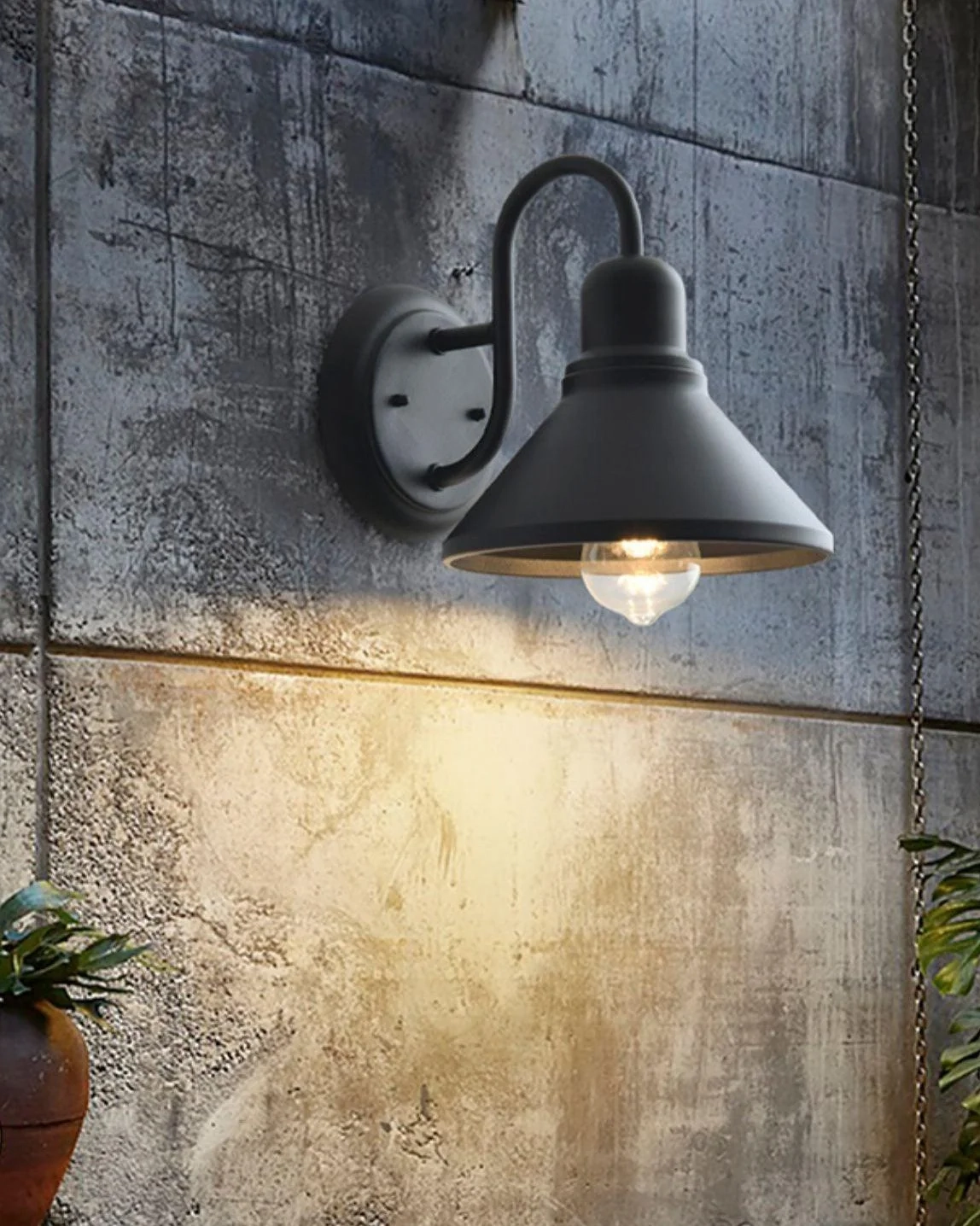 Fable Outdoor Wall Lamp