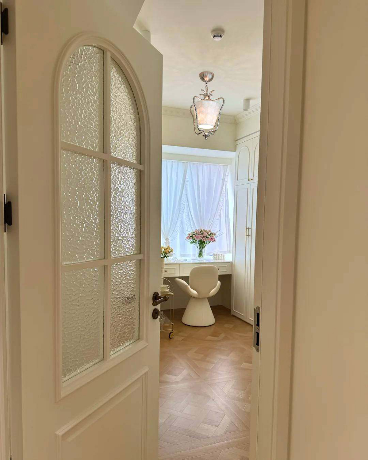 Florent Shell Ceiling Light