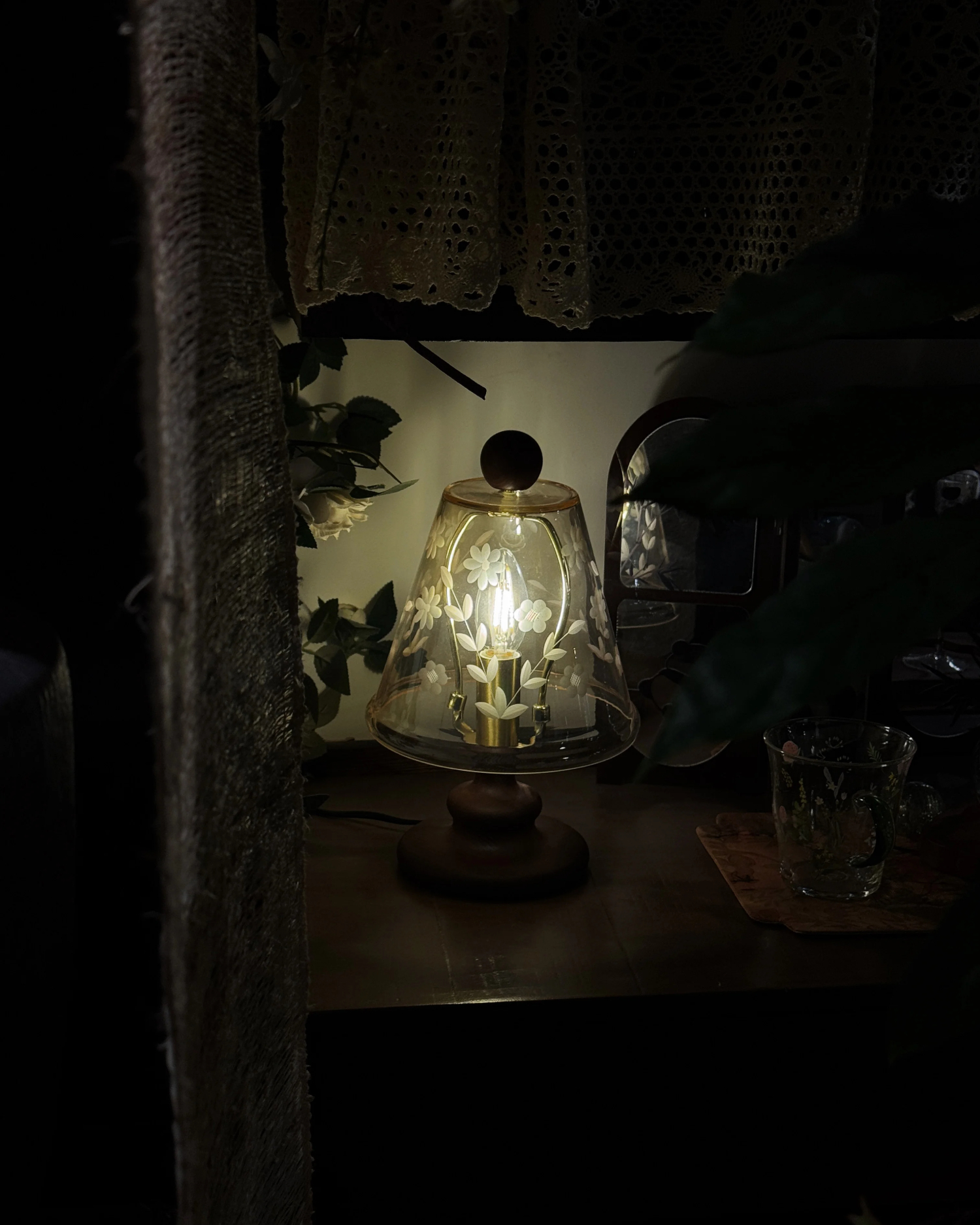Garden Veil Glass Table Lamp