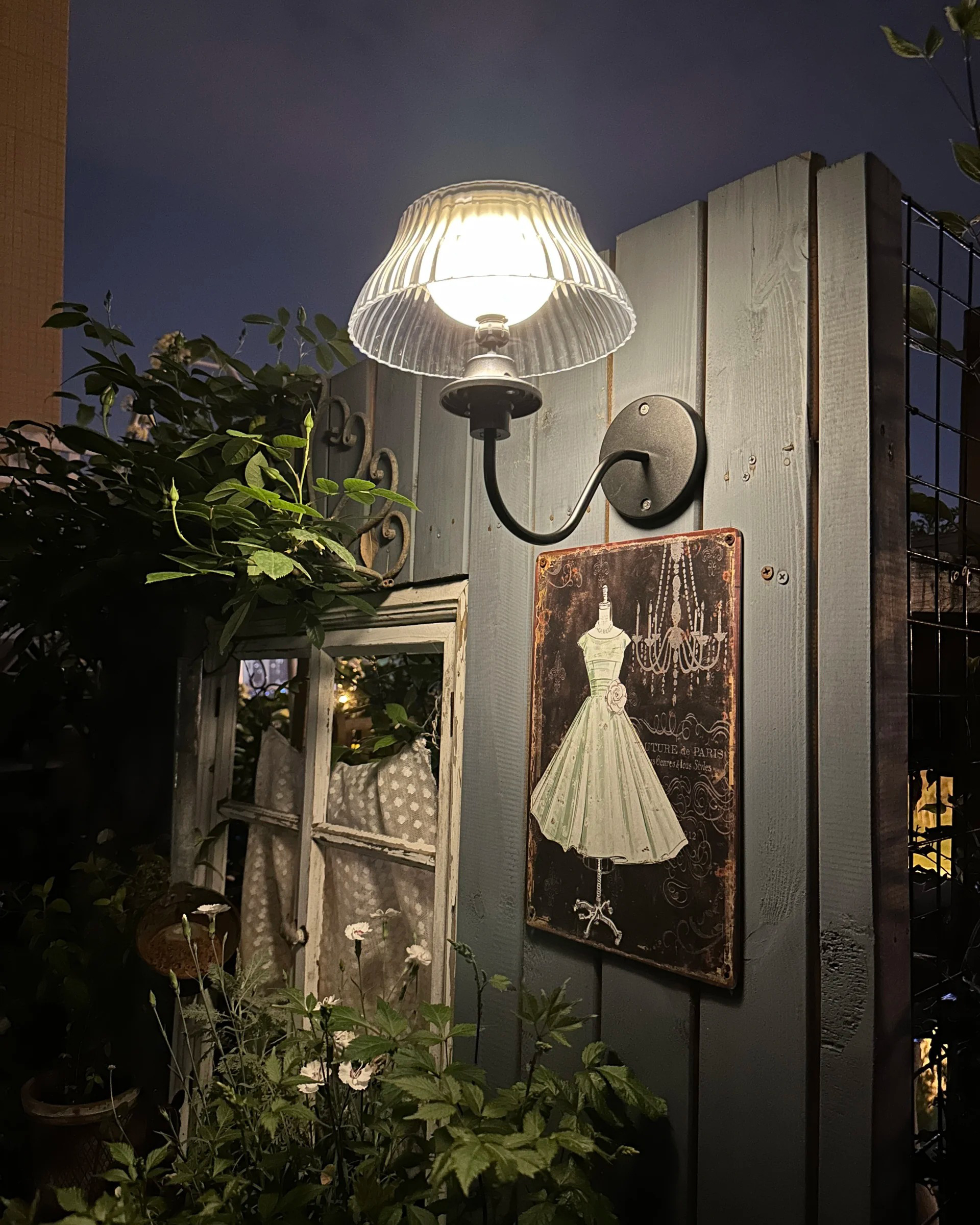 Glowberry Outdoor Wall Lamp