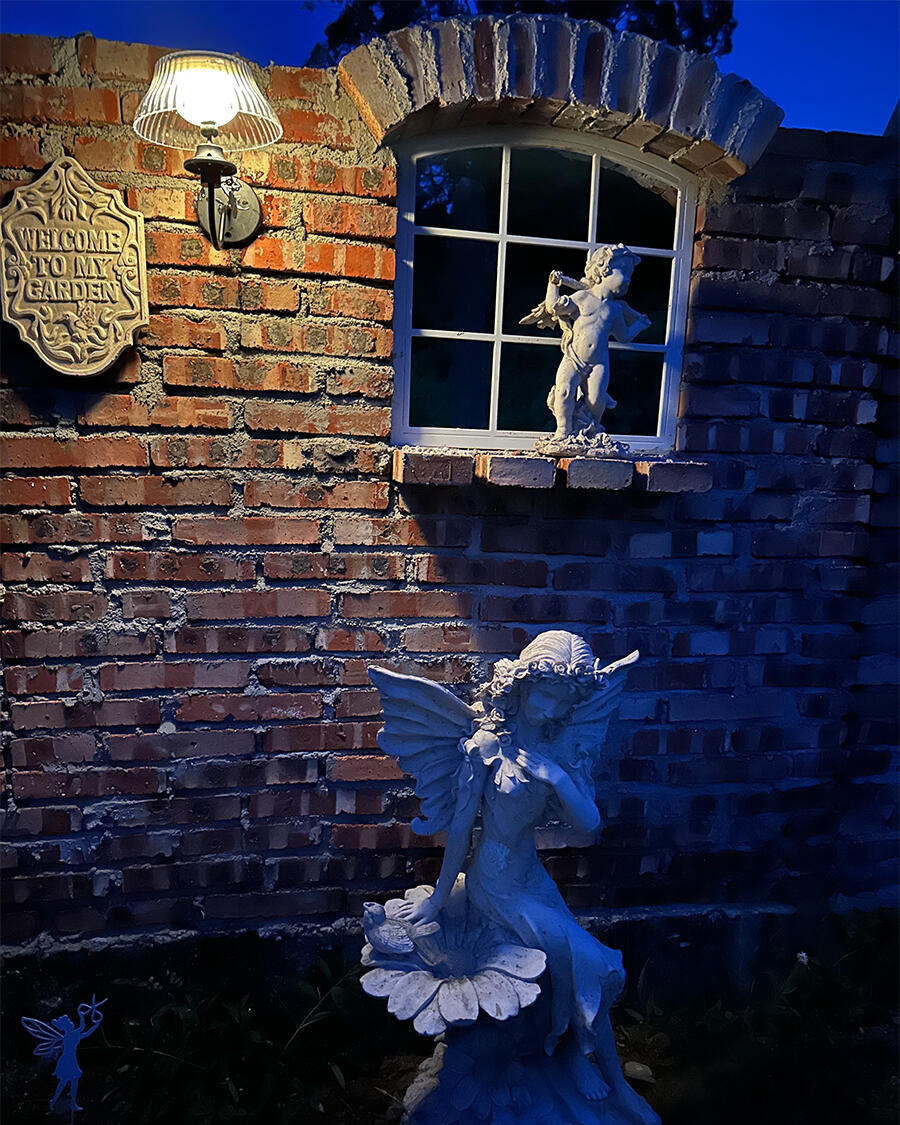 Glowberry Outdoor Wall Lamp