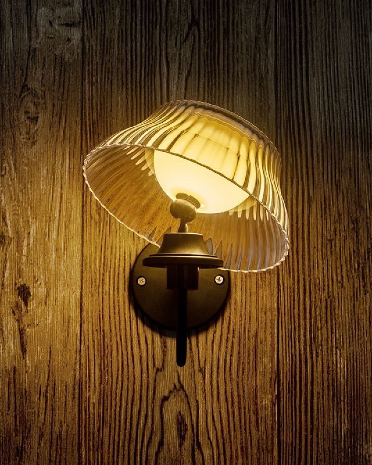 Glowberry Outdoor Wall Lamp