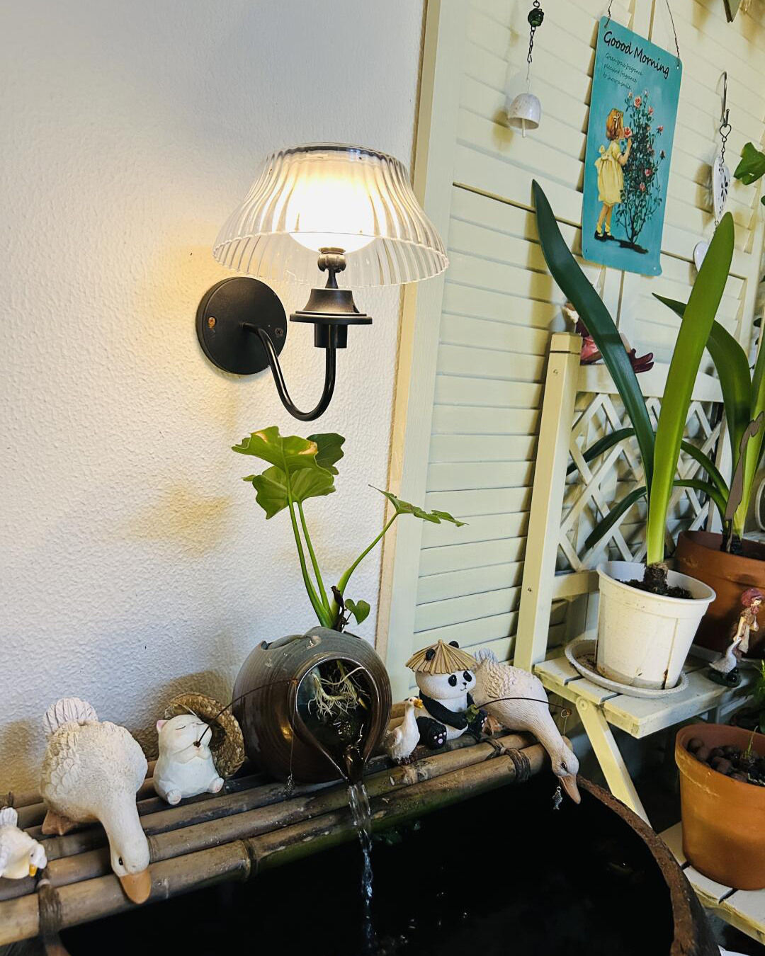 Glowberry Outdoor Wall Lamp