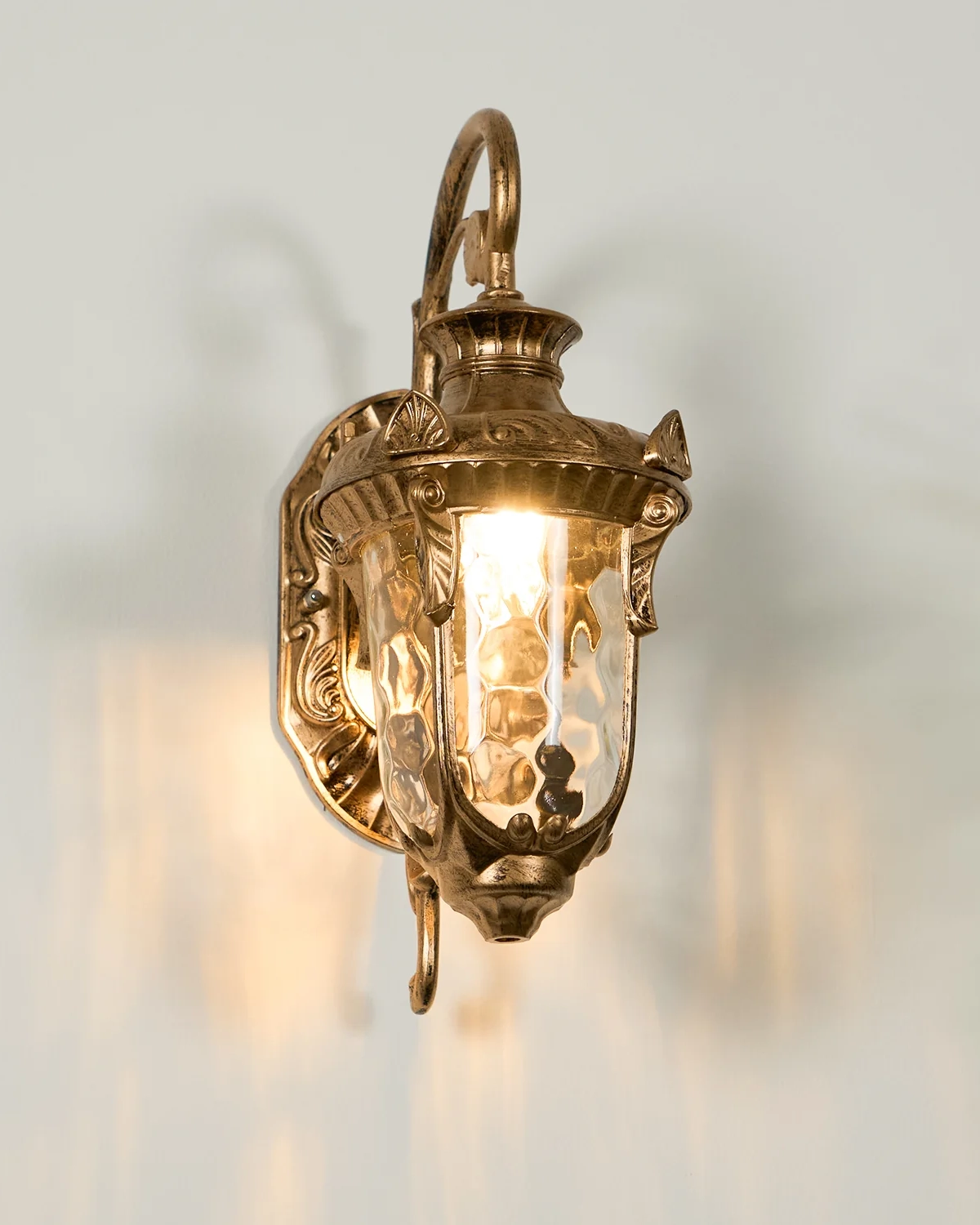 Heritage Outdoor Wall Lamp