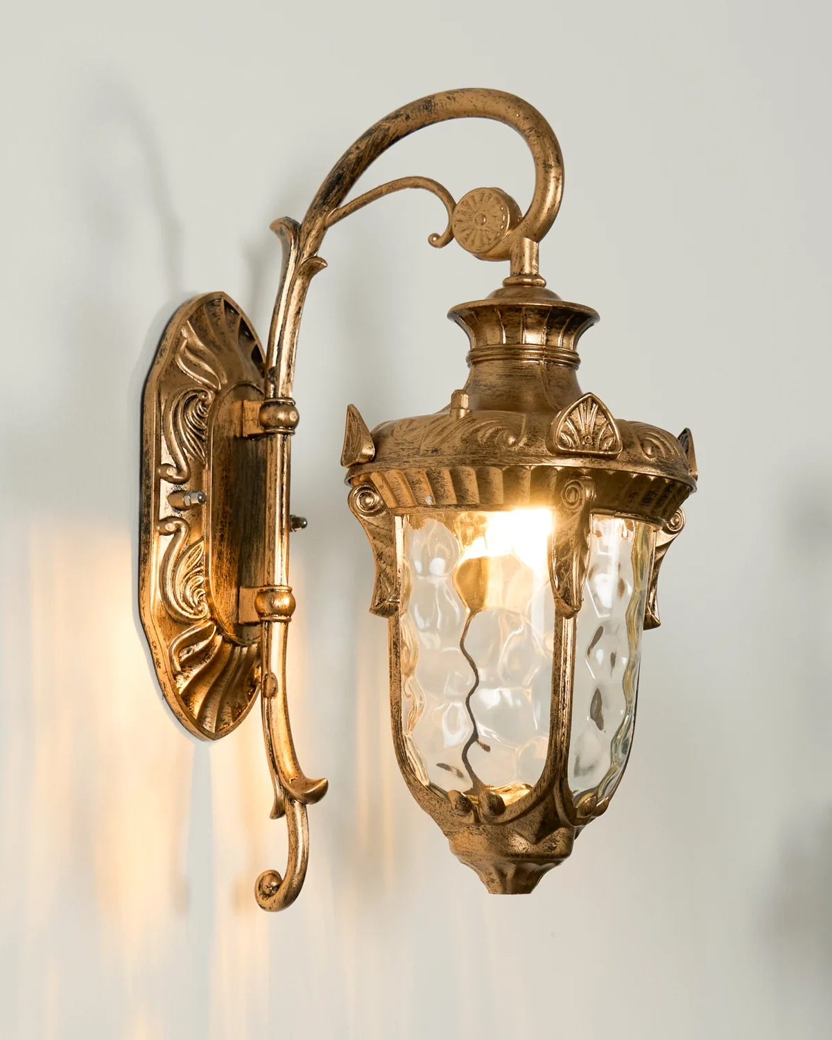 Heritage Outdoor Wall Lamp
