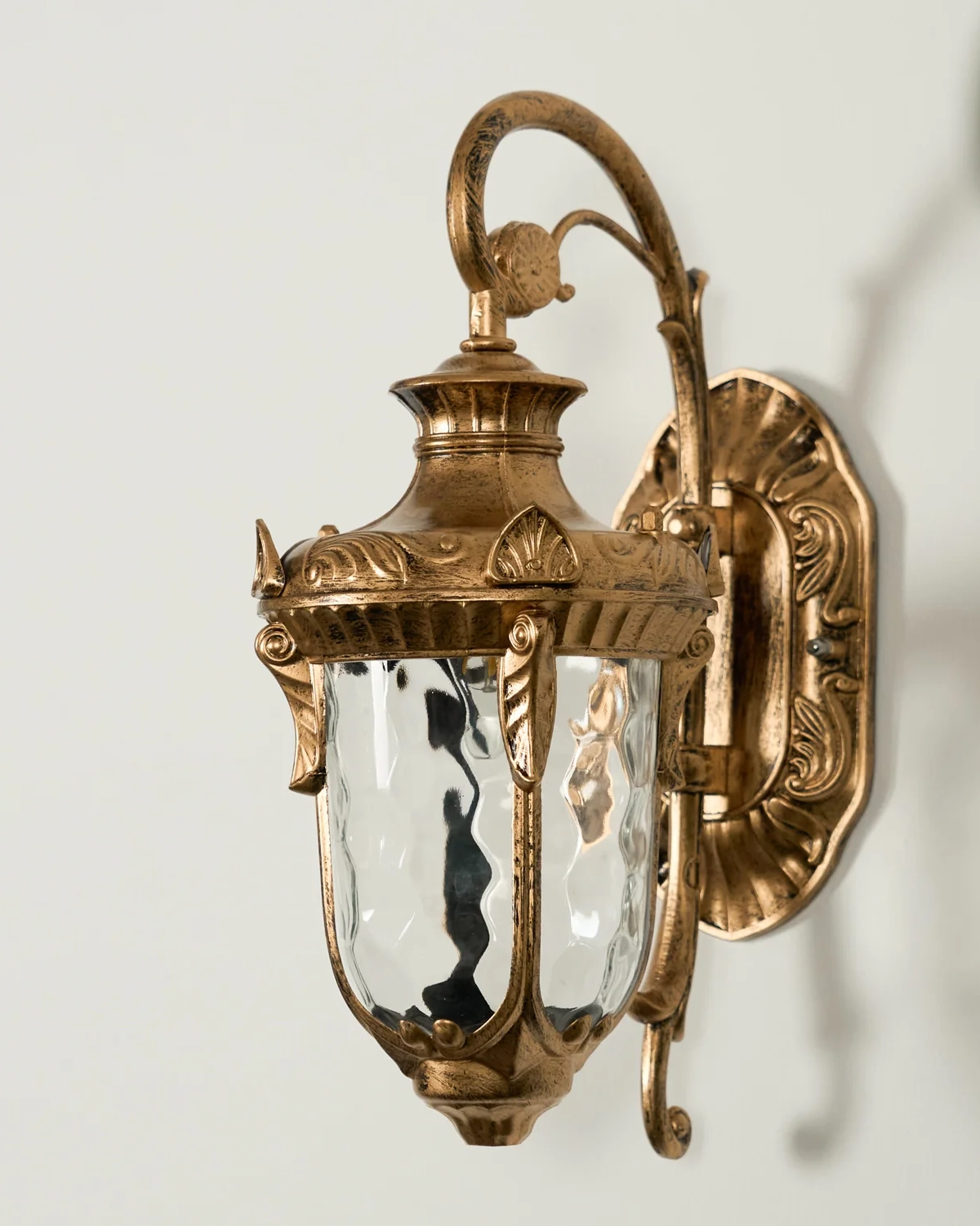 Heritage Outdoor Wall Lamp