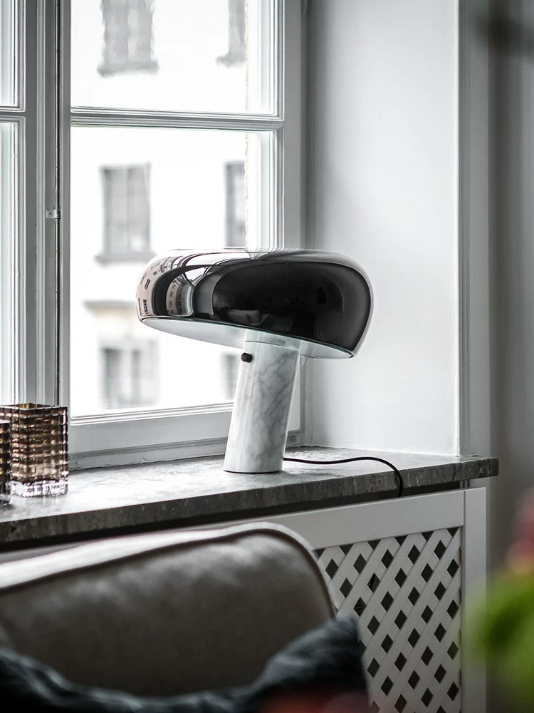 Marble Snoopy Table Lamp