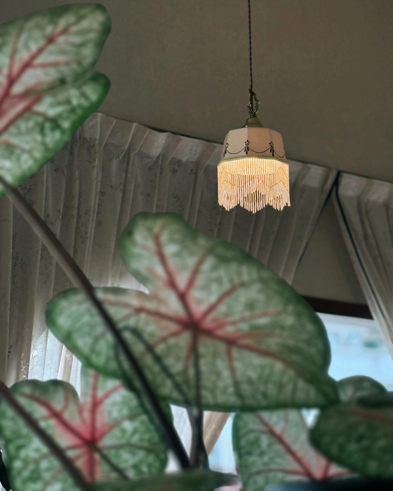 Lacefall Ceramic Pendant Light