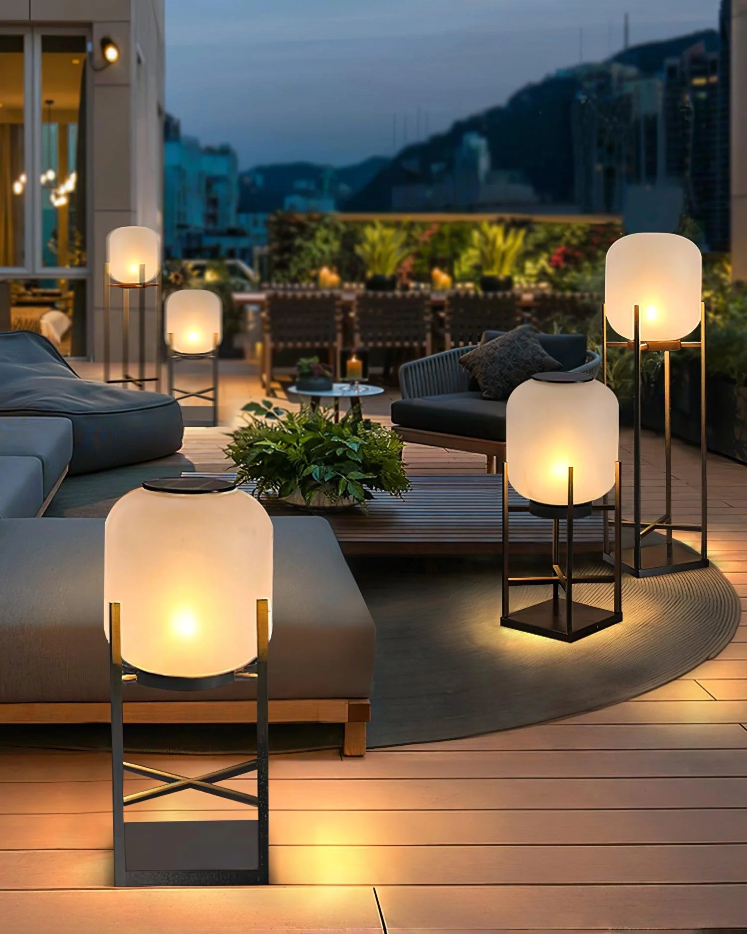 Lantern Outdoor Solar Floor Lamp