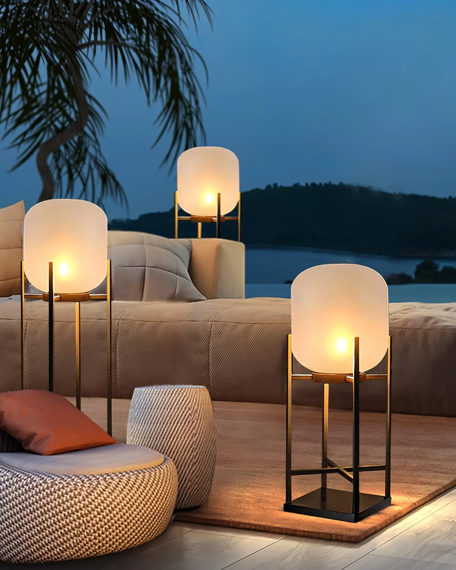 Lantern Outdoor Solar Floor Lamp
