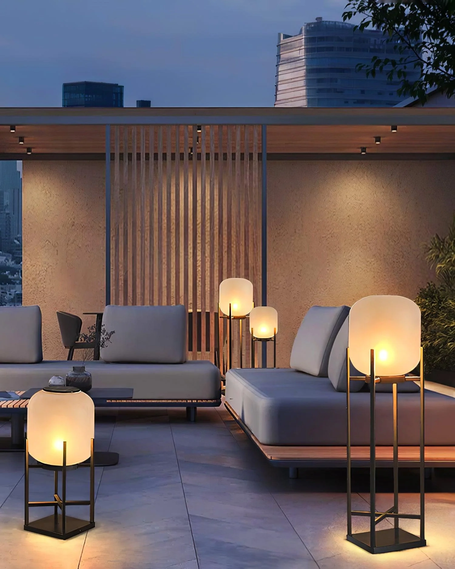 Lantern Outdoor Solar Floor Lamp