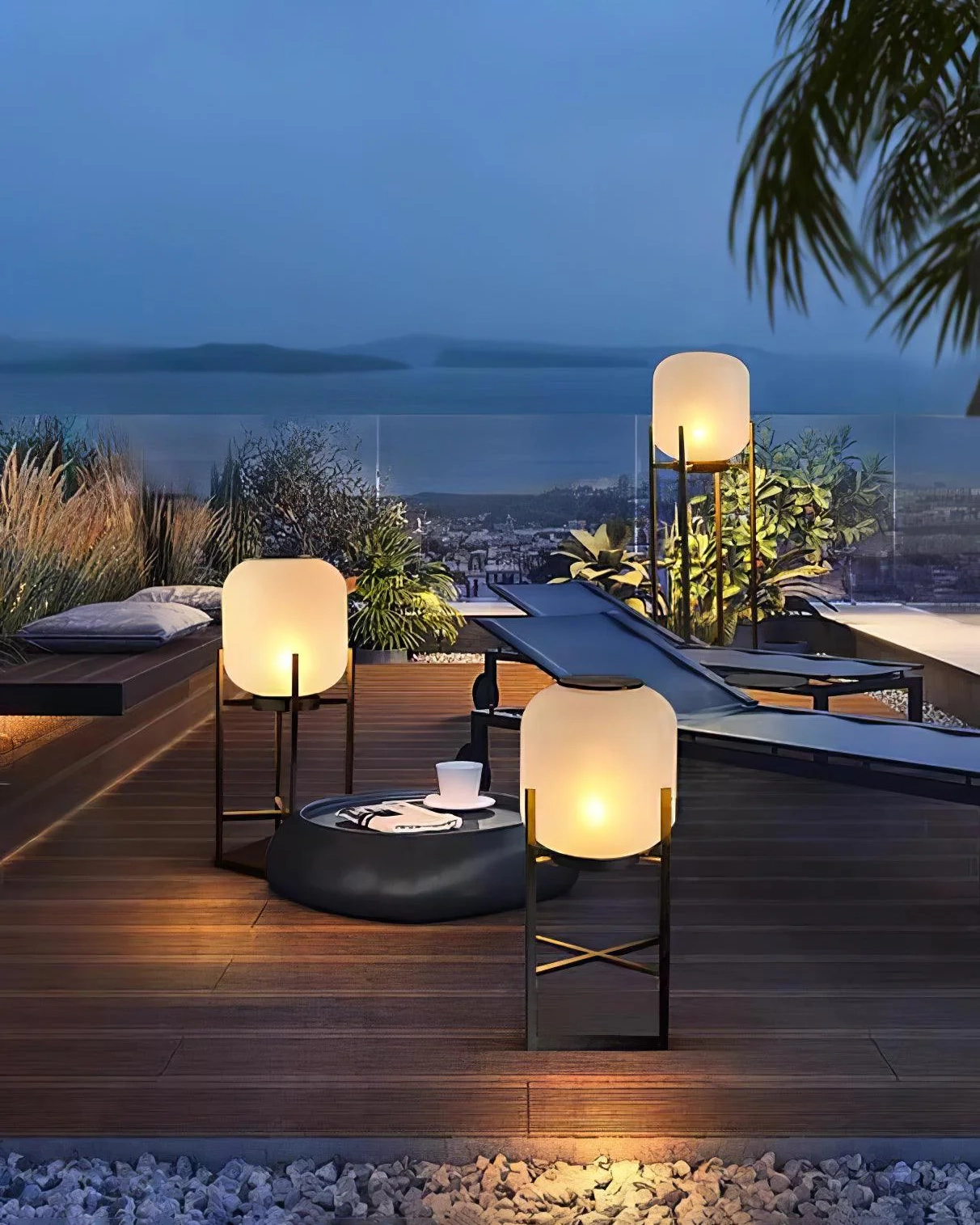 Lantern Outdoor Solar Floor Lamp