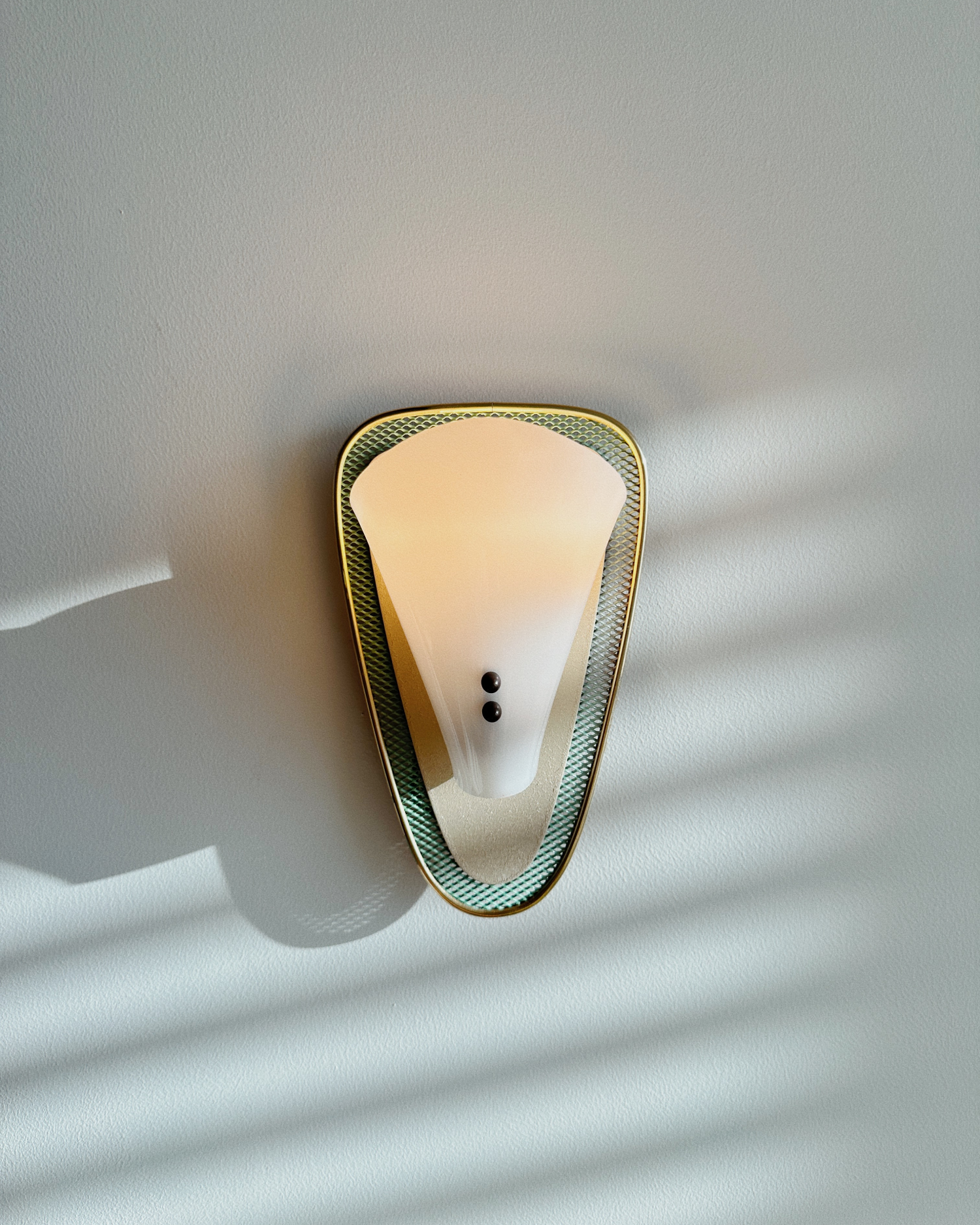 Lucent Crest Wall Lamp