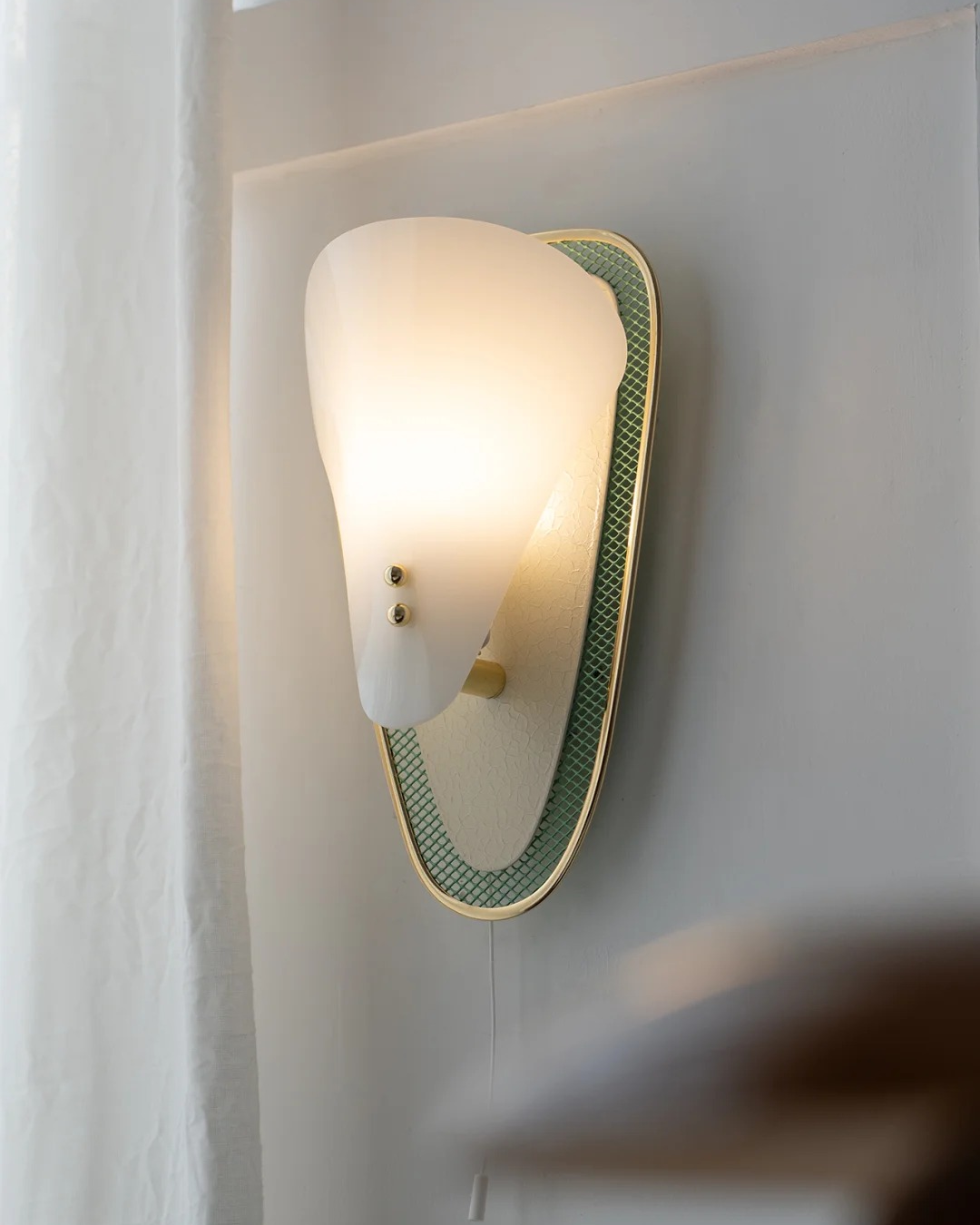 Lucent Crest Wall Lamp