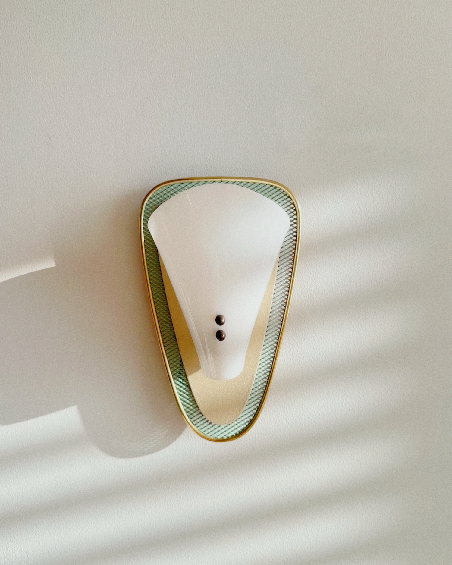 Lucent Crest Wall Lamp