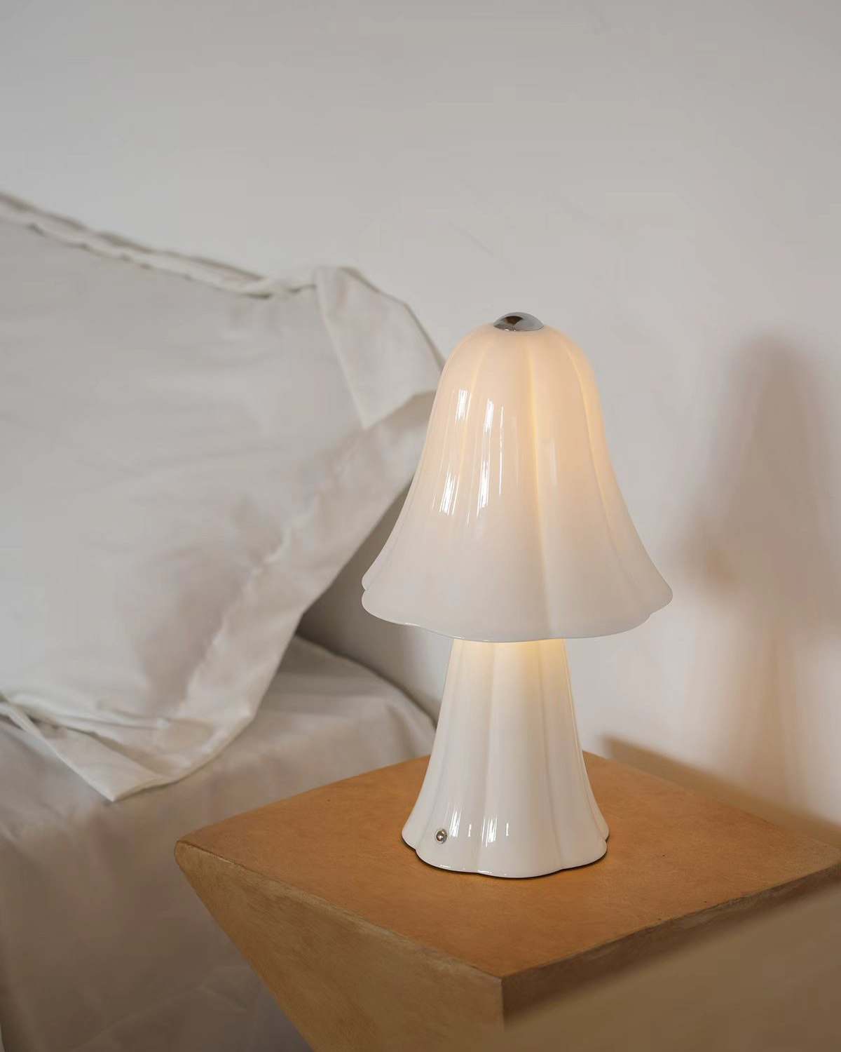 Luma Bud Ceramic Table Lamp