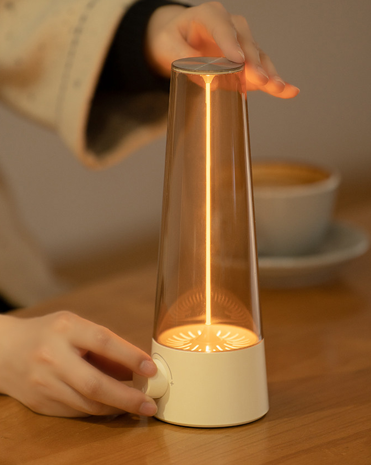 Lumen Thread Rechargeable Table Lamp