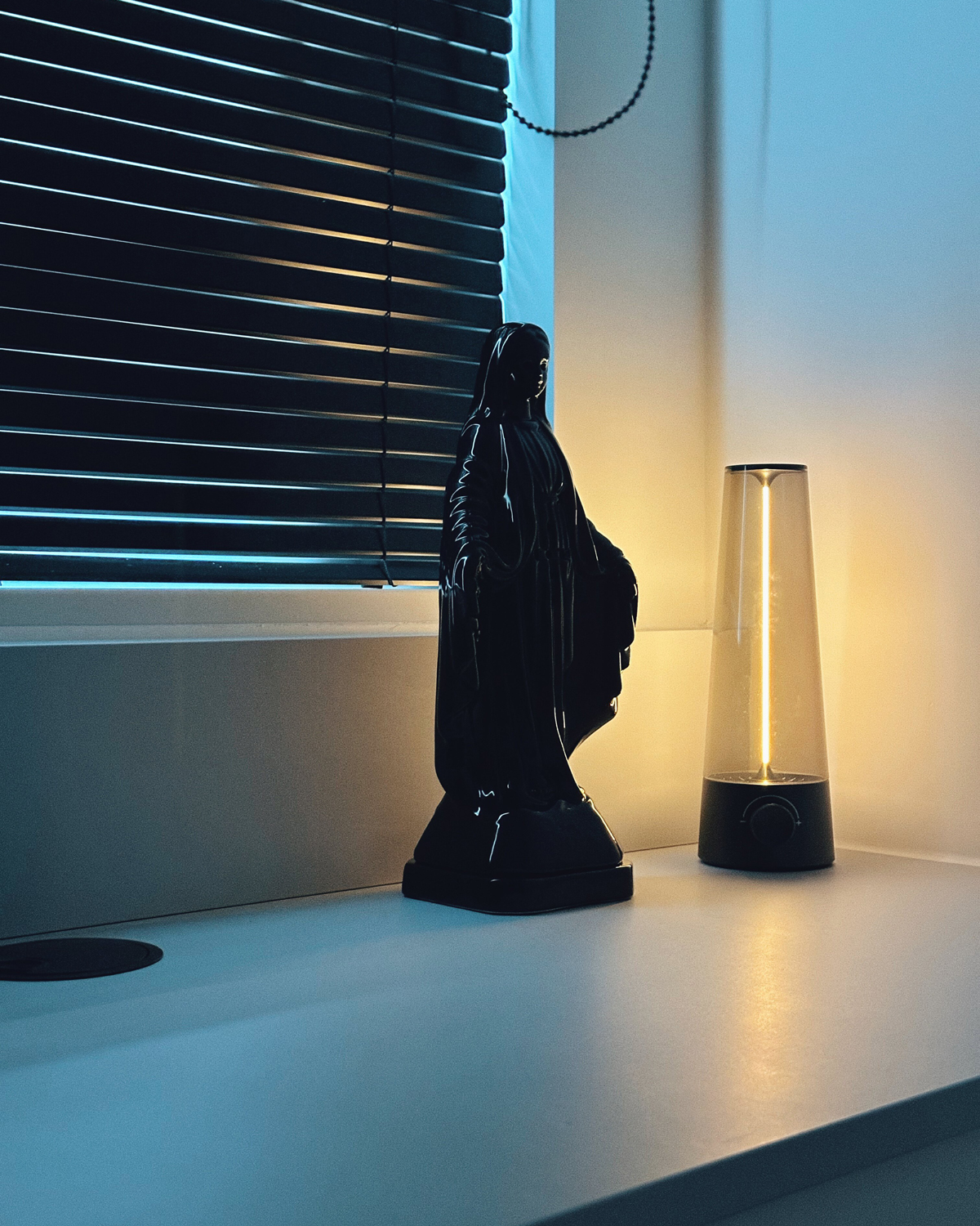 Lumen Thread Rechargeable Table Lamp