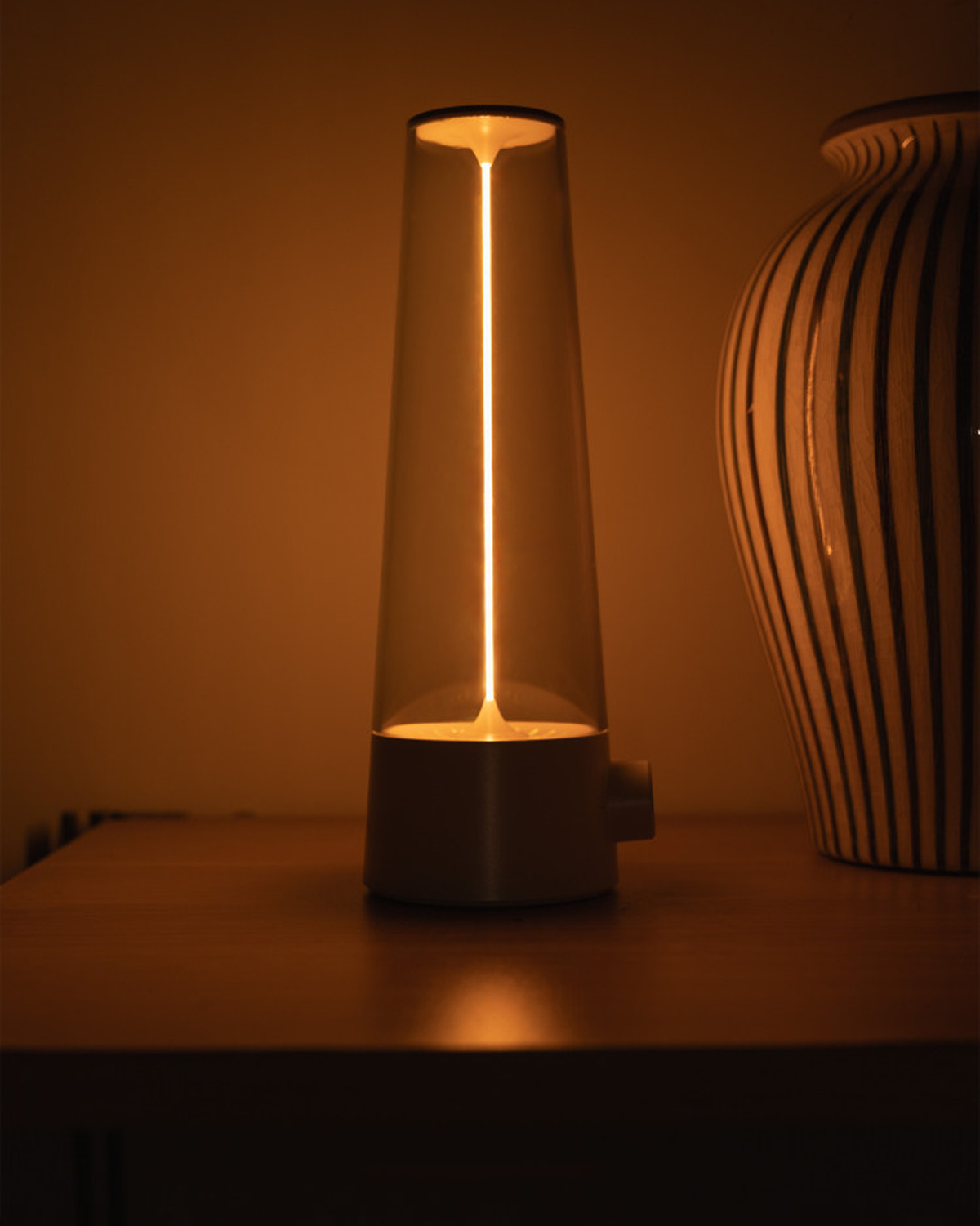 Lumen Thread Rechargeable Table Lamp