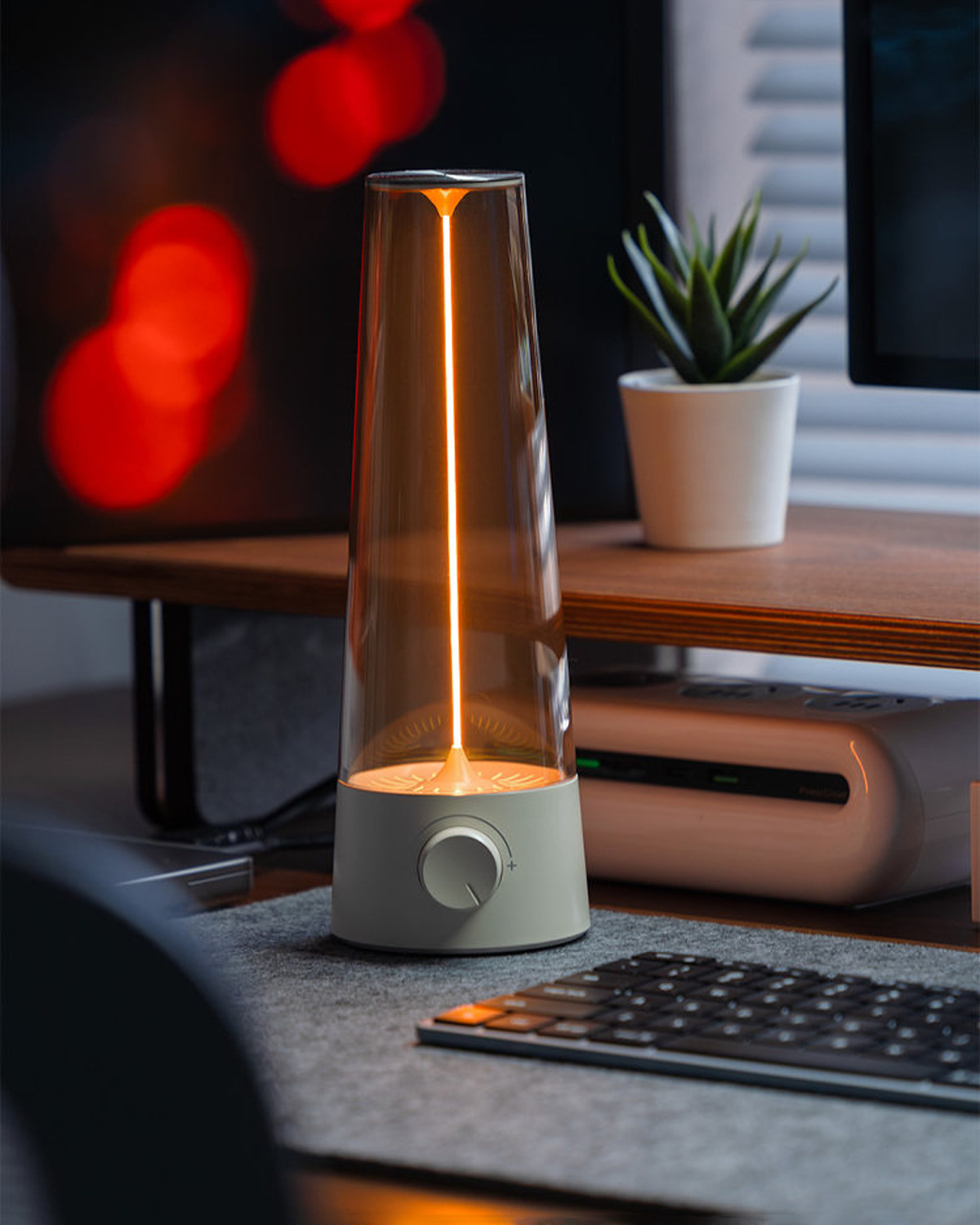 Lumen Thread Rechargeable Table Lamp