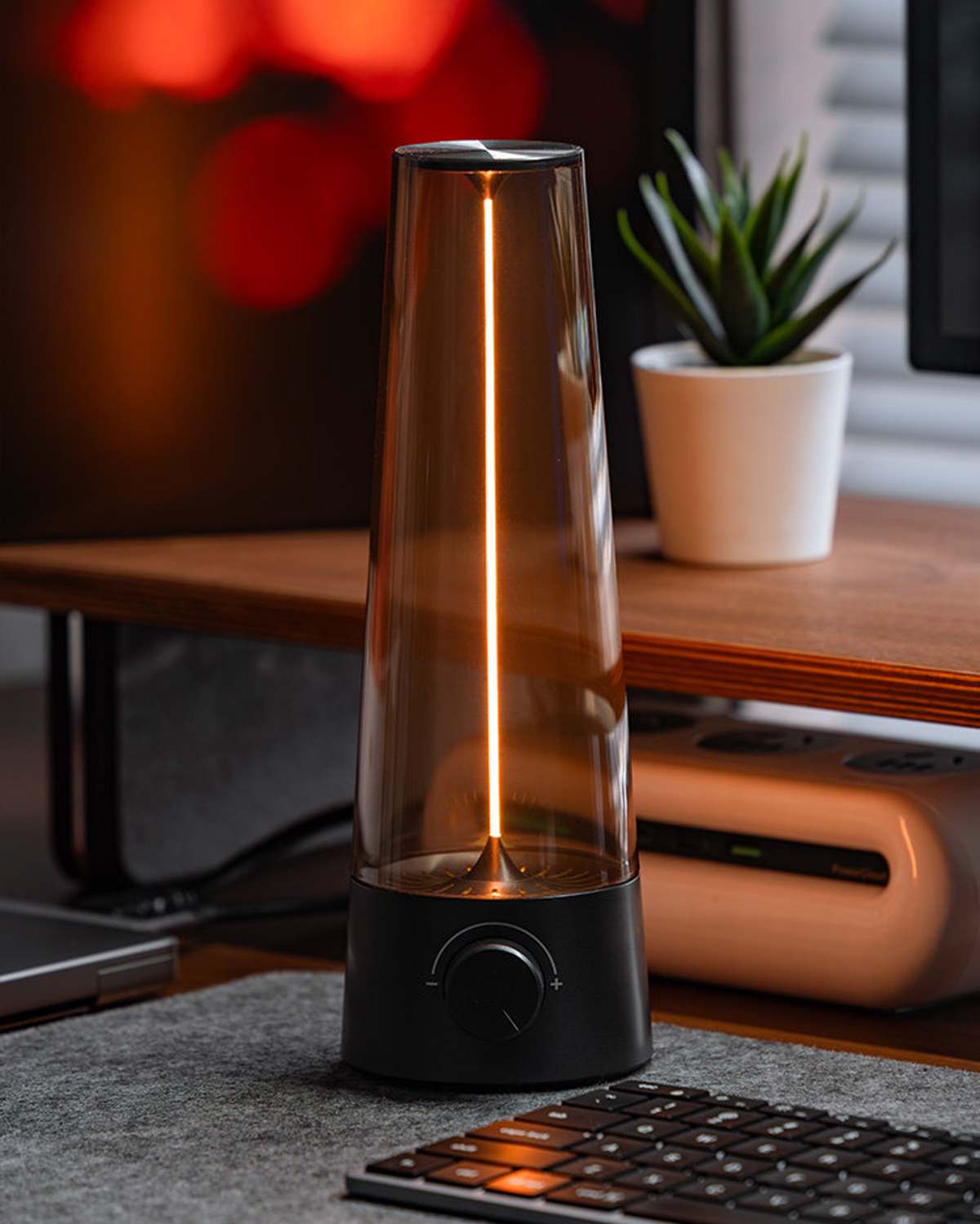 Lumen Thread Rechargeable Table Lamp