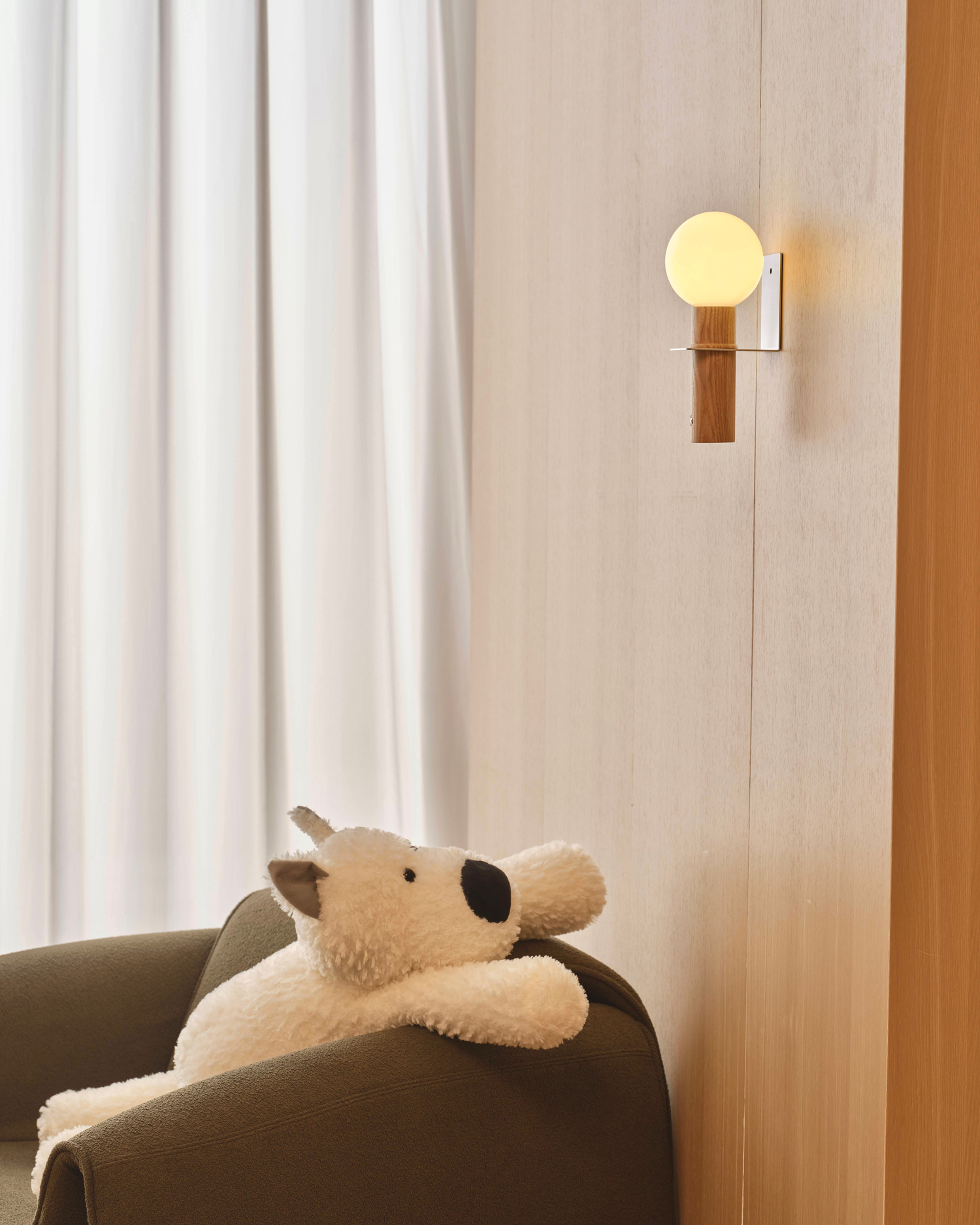 Lumo Mic Wall Lamp