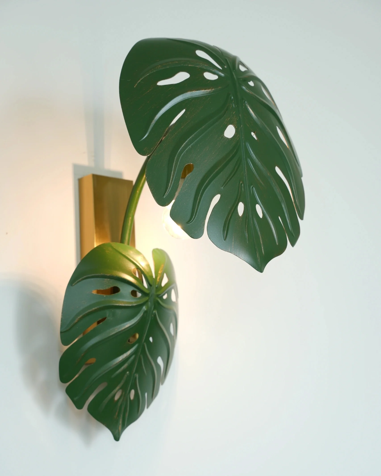 Lush Leaf Wall Light