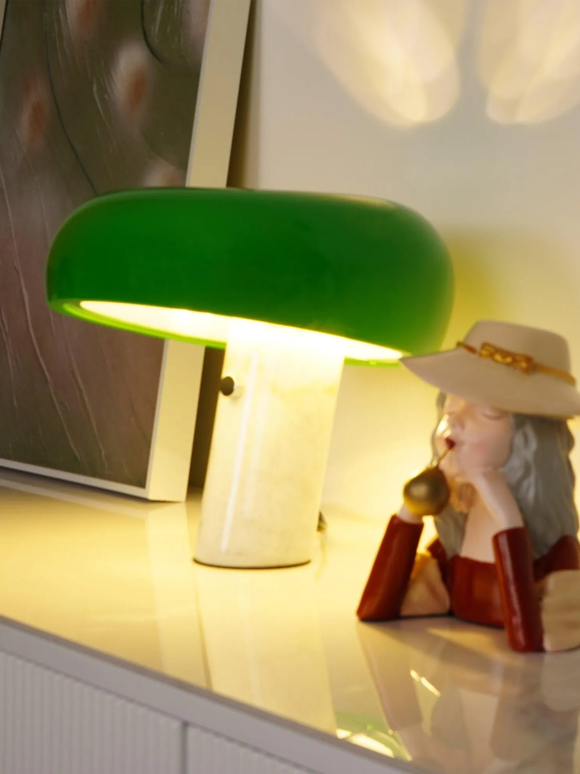 Marble Snoopy Table Lamp