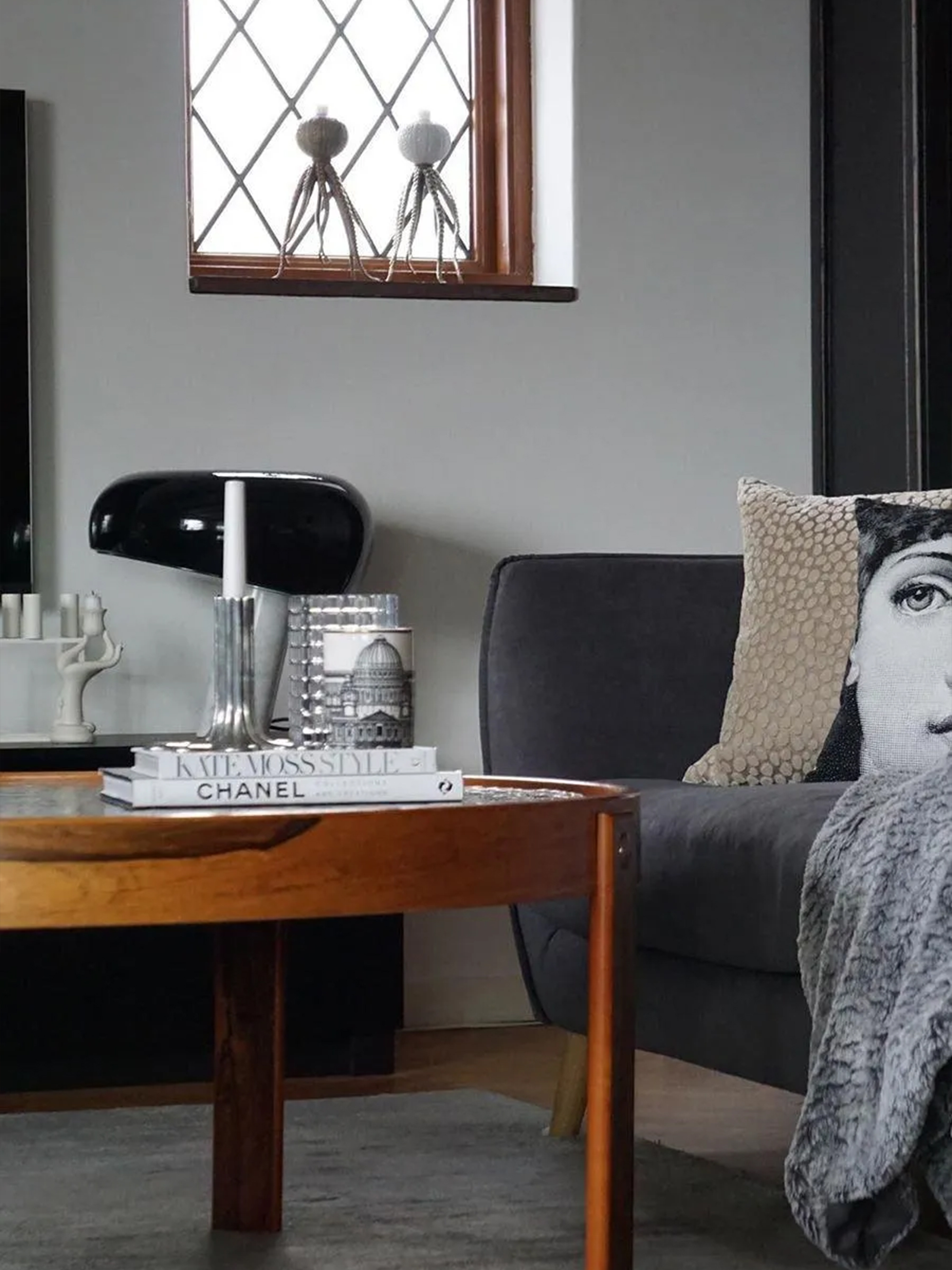 Marble Snoopy Table Lamp