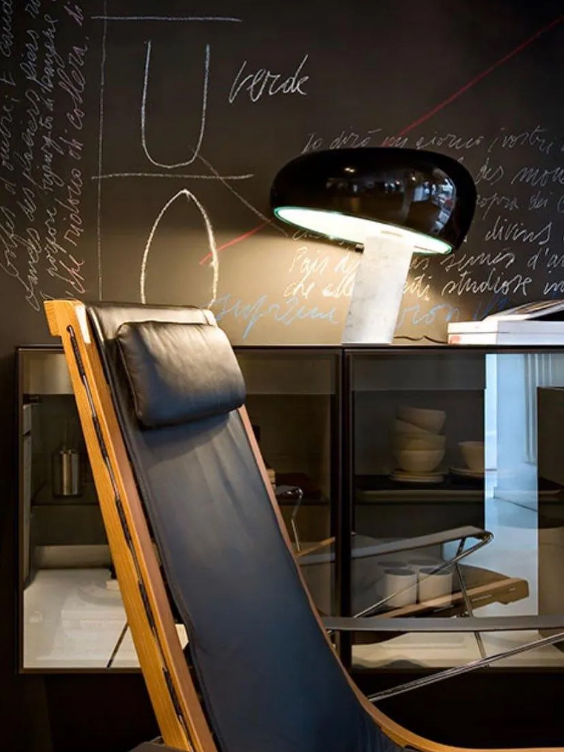 Marble Snoopy Table Lamp