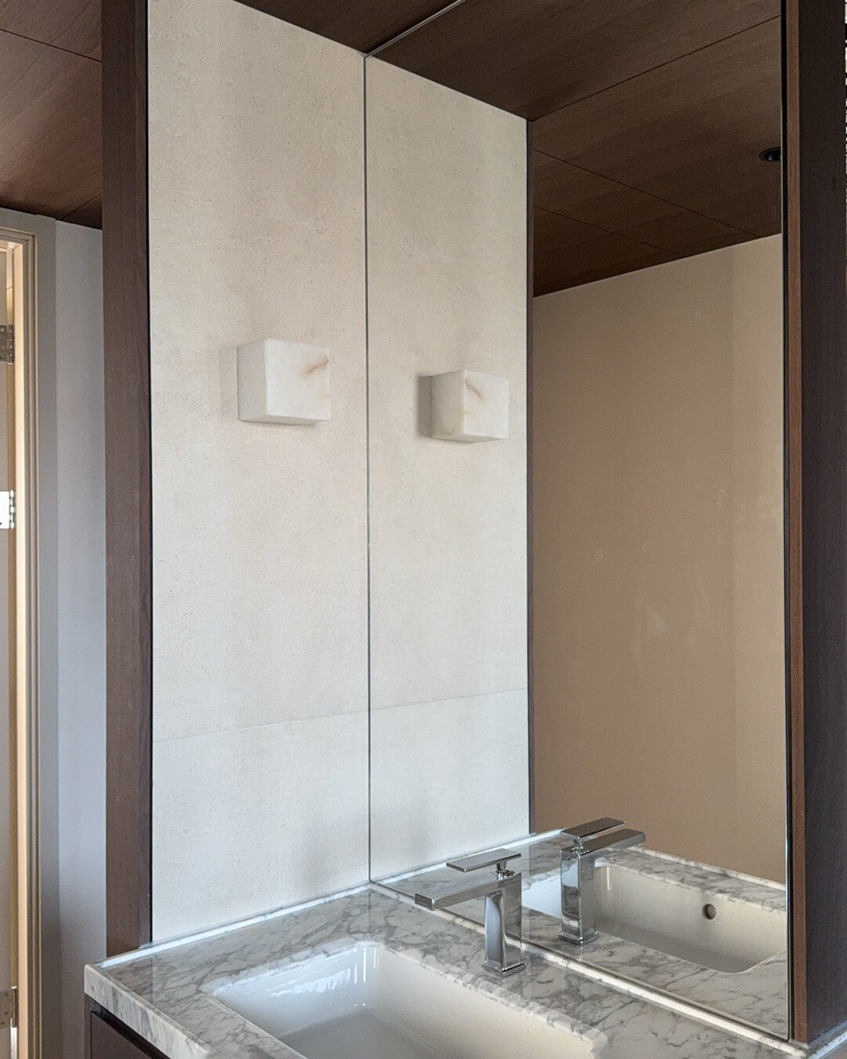 Mica Alabaster Cube Wall Light