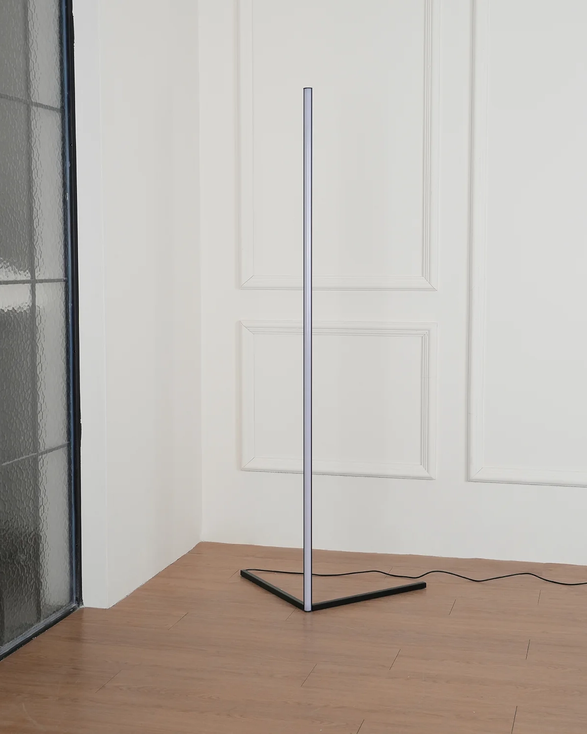 Minimalist LED Floor Lamp