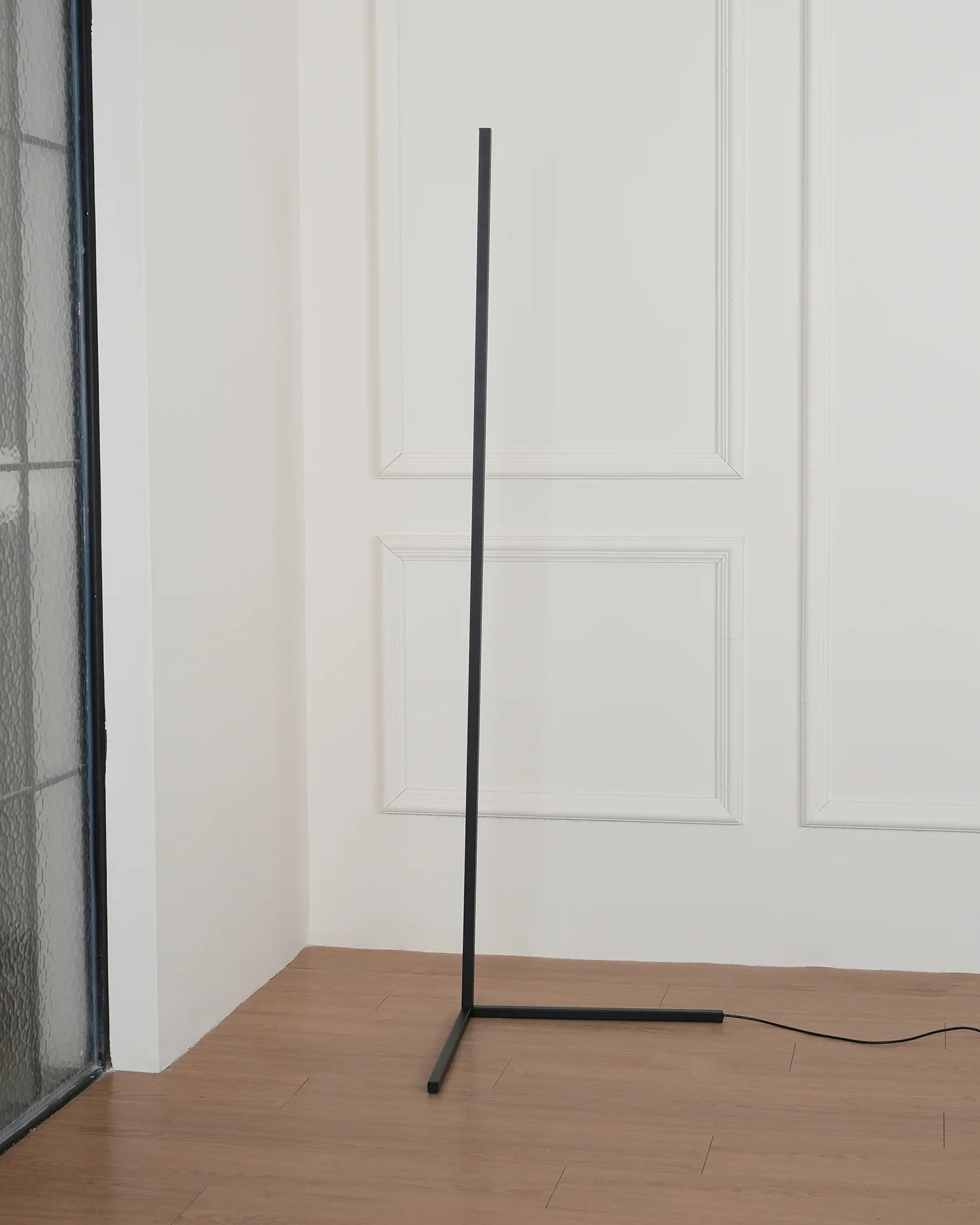 Minimalist LED Floor Lamp