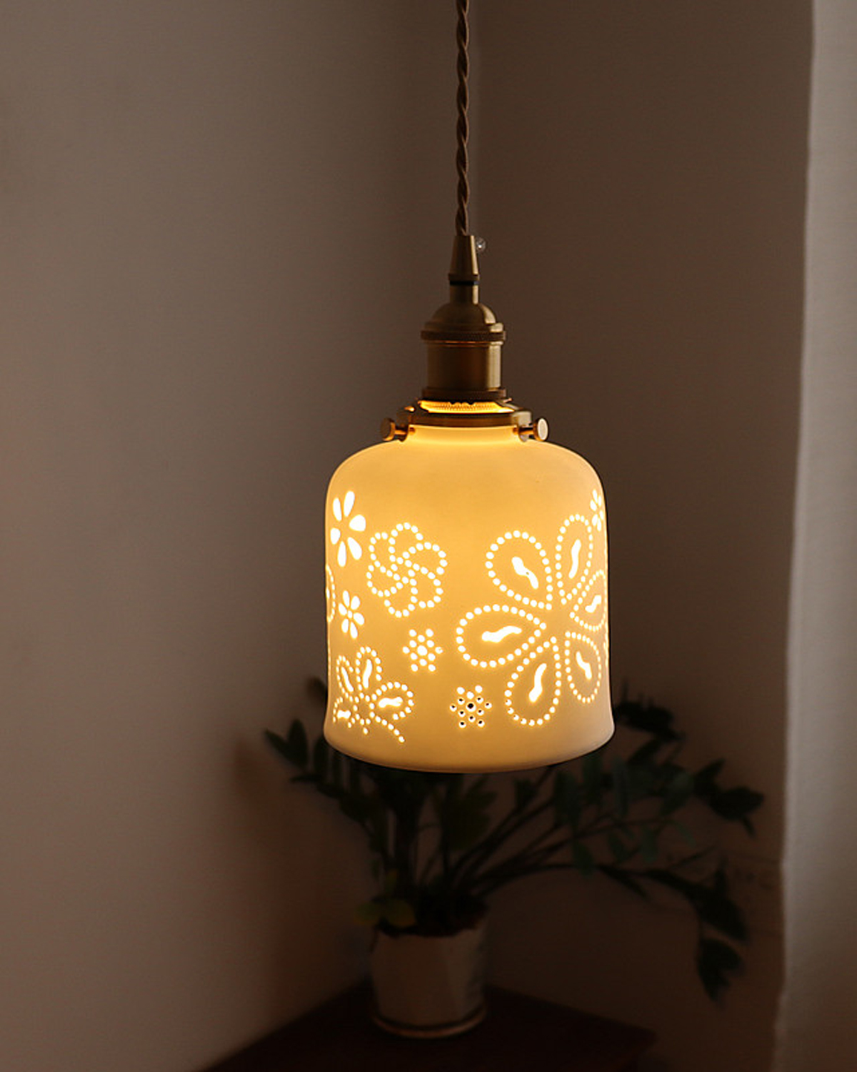 Petalwork Ceramic Pendant Light