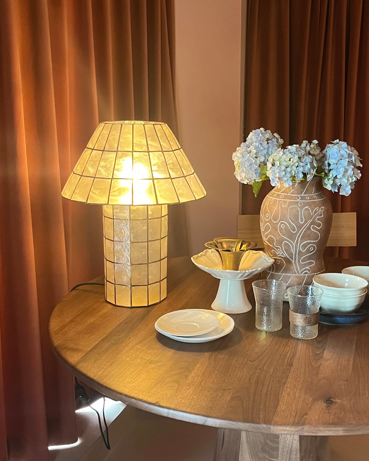 Moonveil Shell Table Lamp