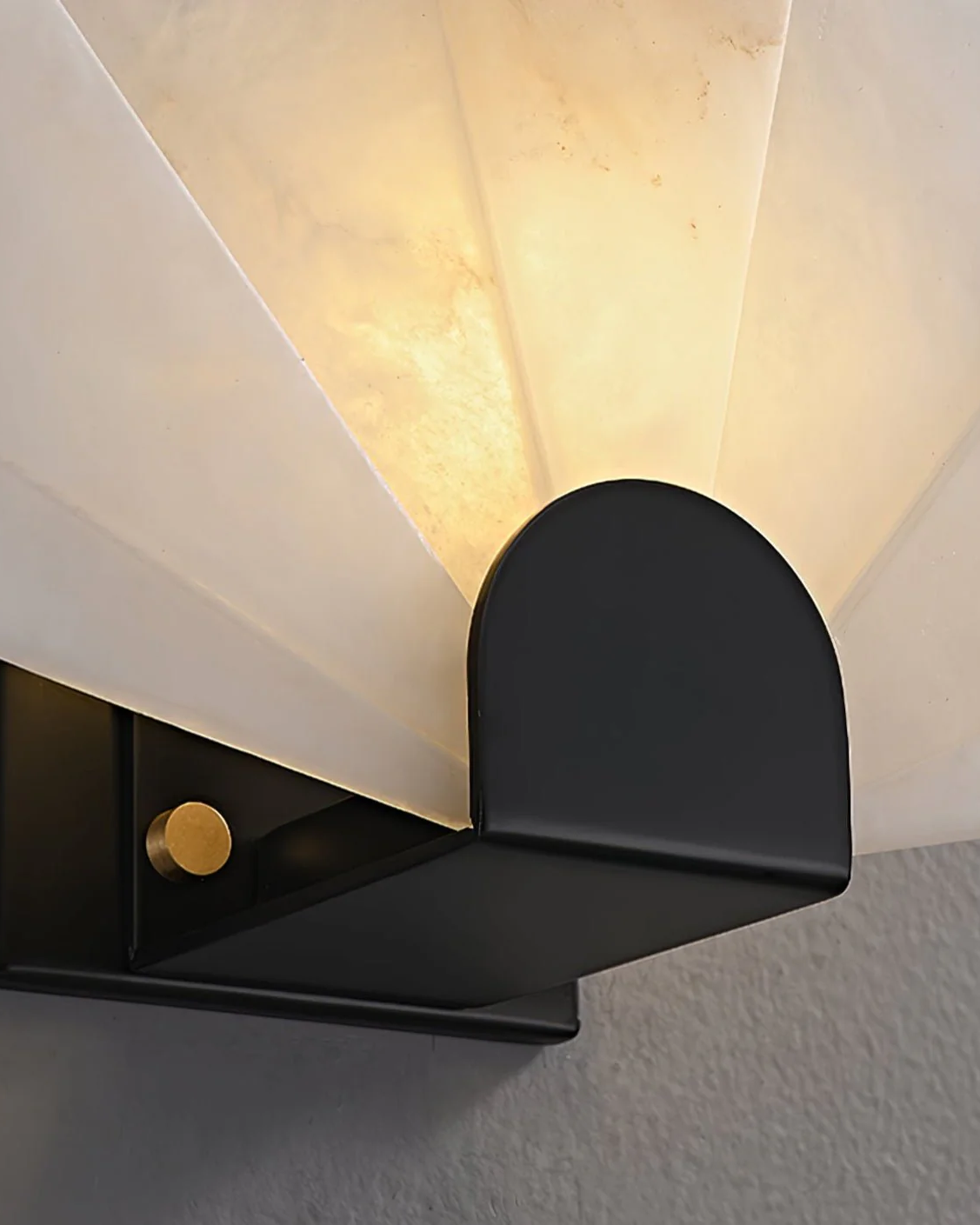 Nevora Alabaster Wall Lamp