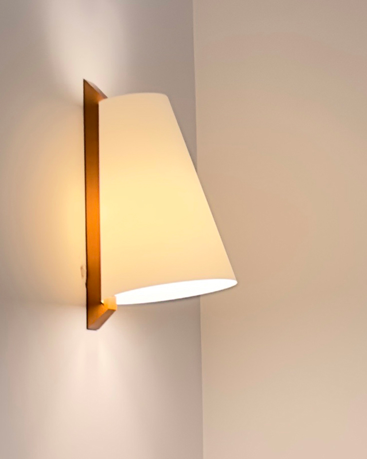 Nomi Wall Lamp