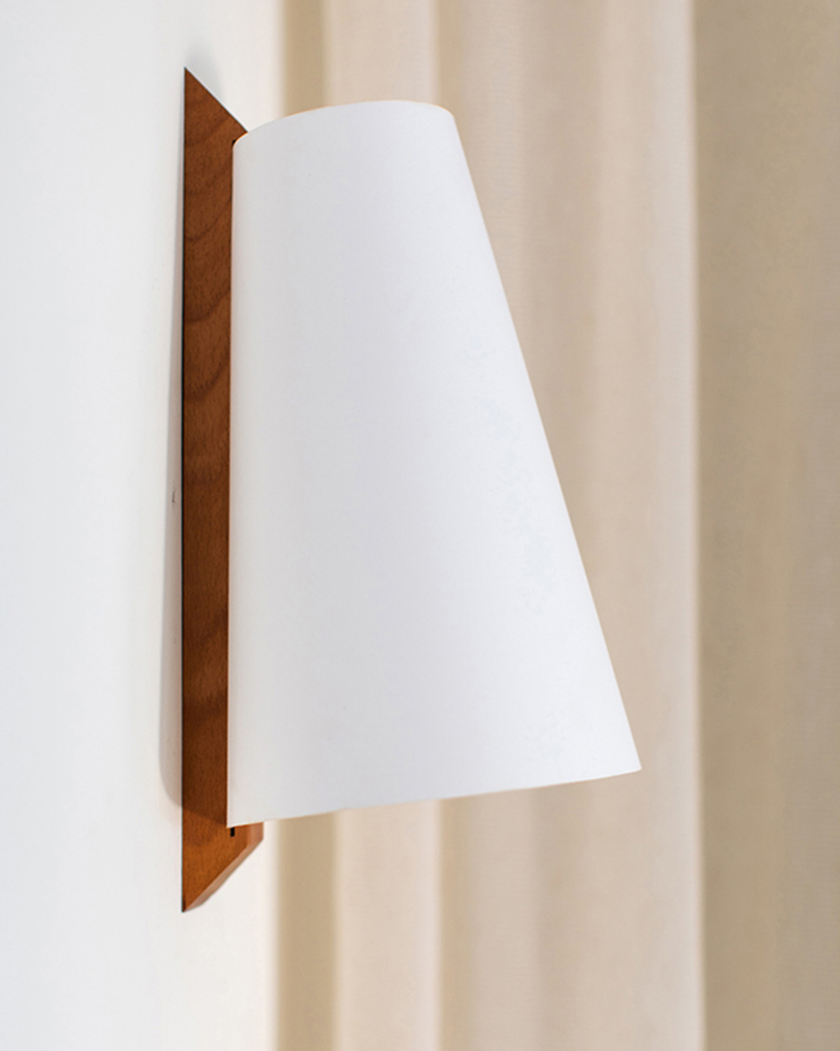 Nomi Wall Lamp