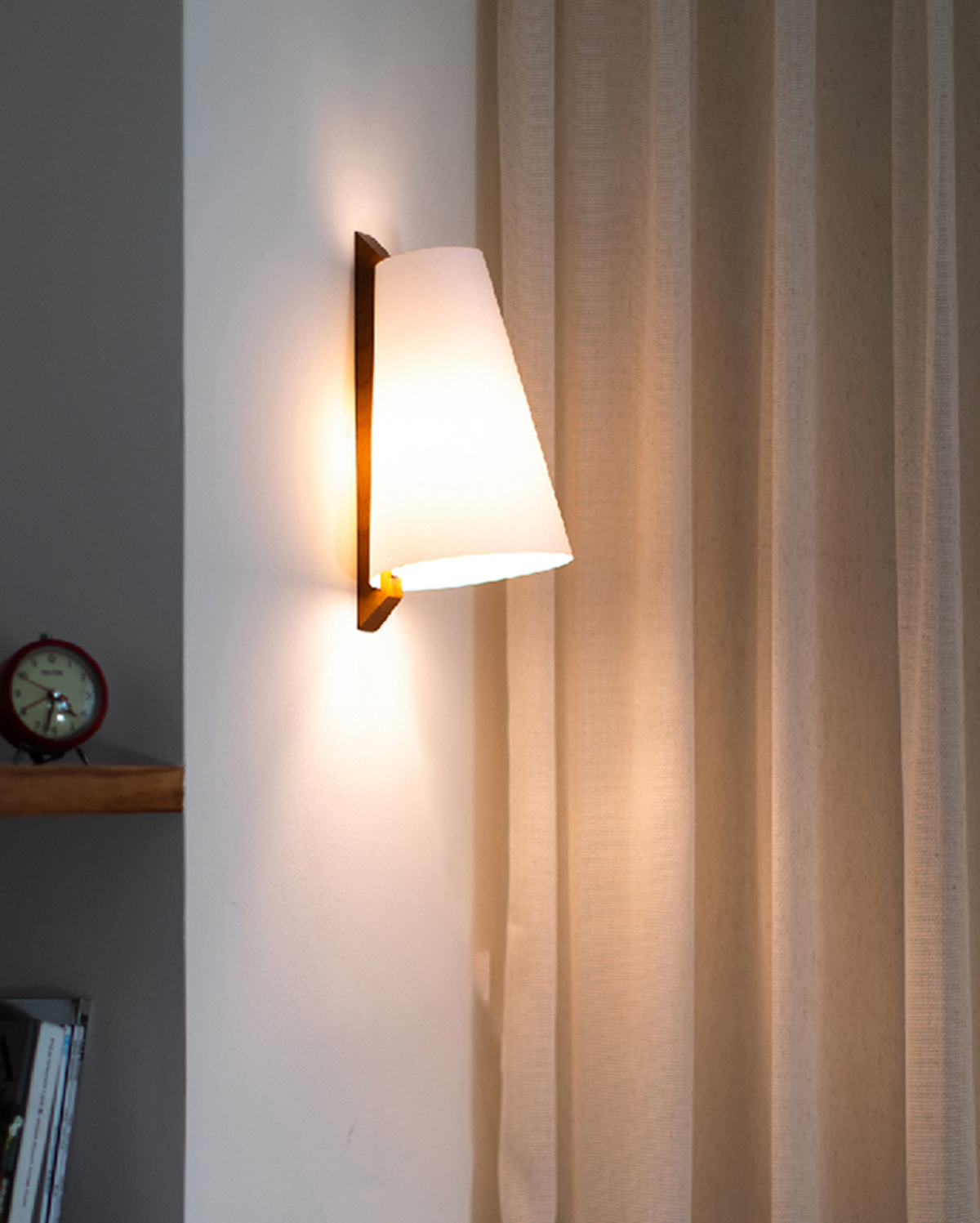 Nomi Wall Lamp