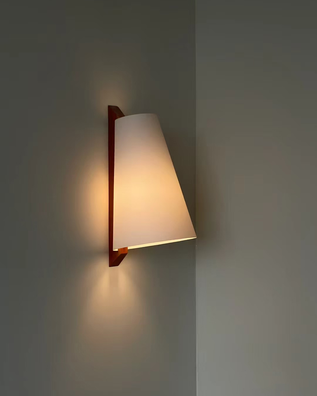 Nomi Wall Lamp