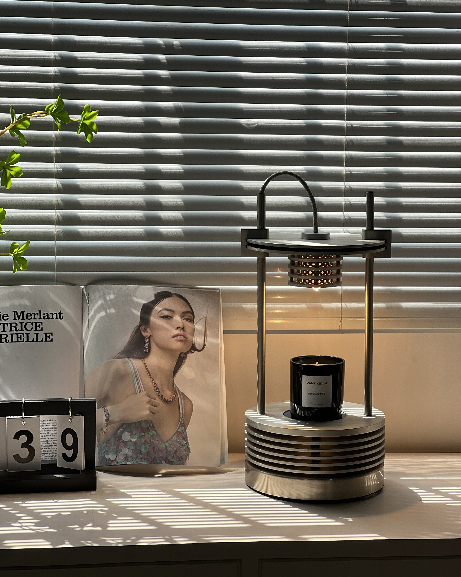 Ombre de Lune Wax Warmer Table Lamp